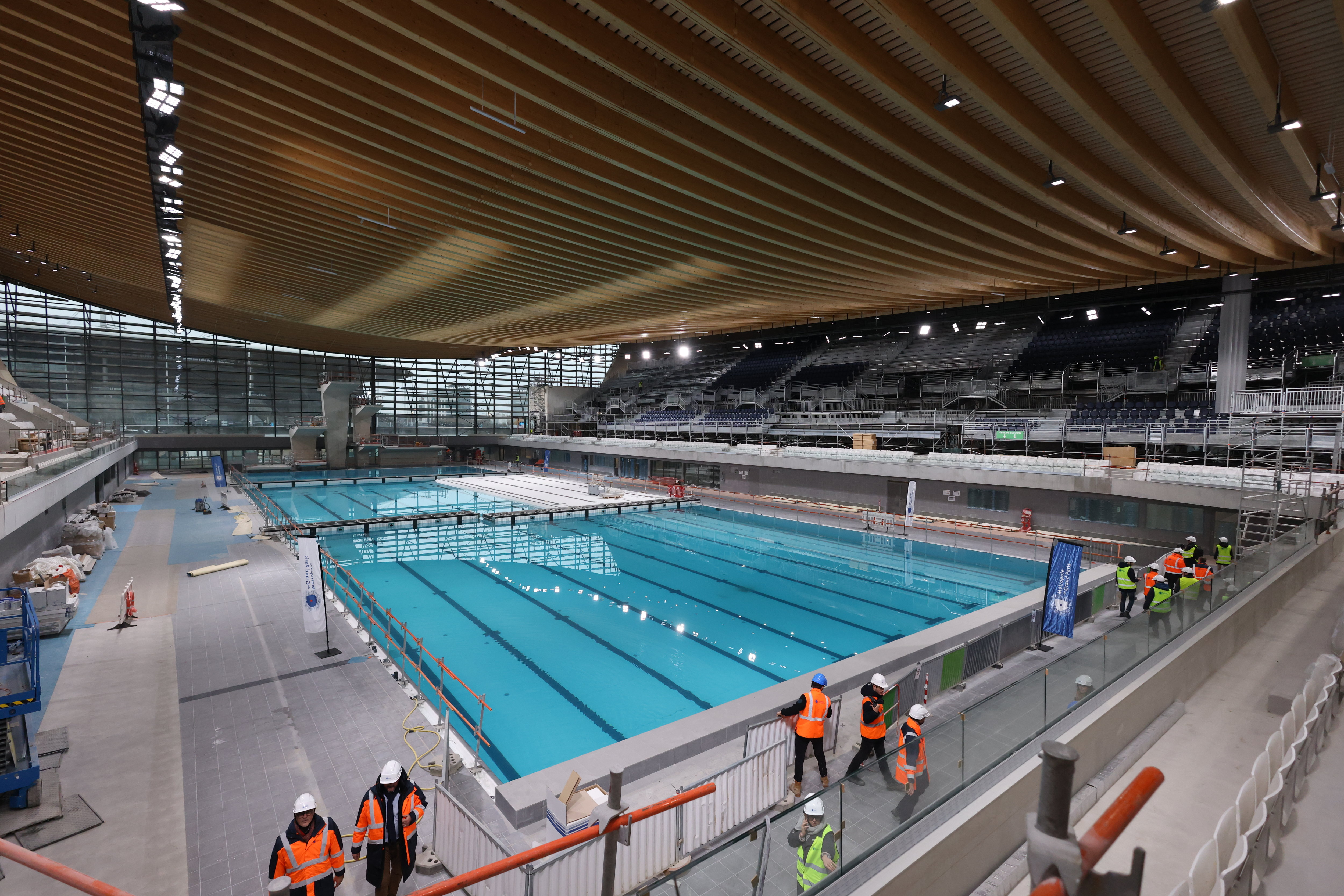 Le centre aquatique olympique à Saint-Denis lors d'une visite de chantier en décembre 2023. PHOTO LE PARISIEN / ARNAUD JOURNOIS