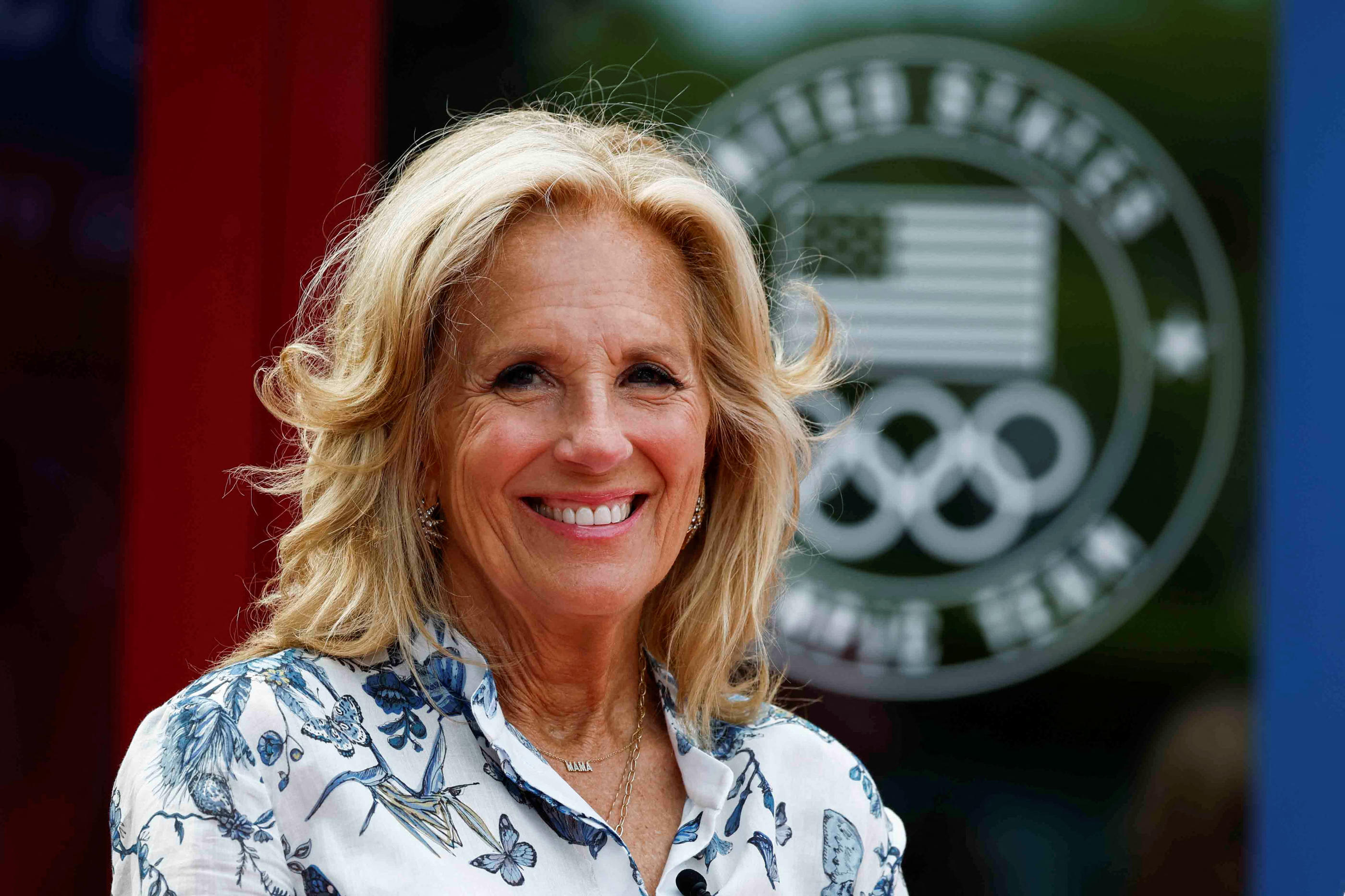 Jill Biden, ce 25 juillet, à Eaubonne, ville du Val-d'Oise où s'entraîne la délégation américaine pour les Jeux olympiques. REUTERS/Gonzalo Fuentes