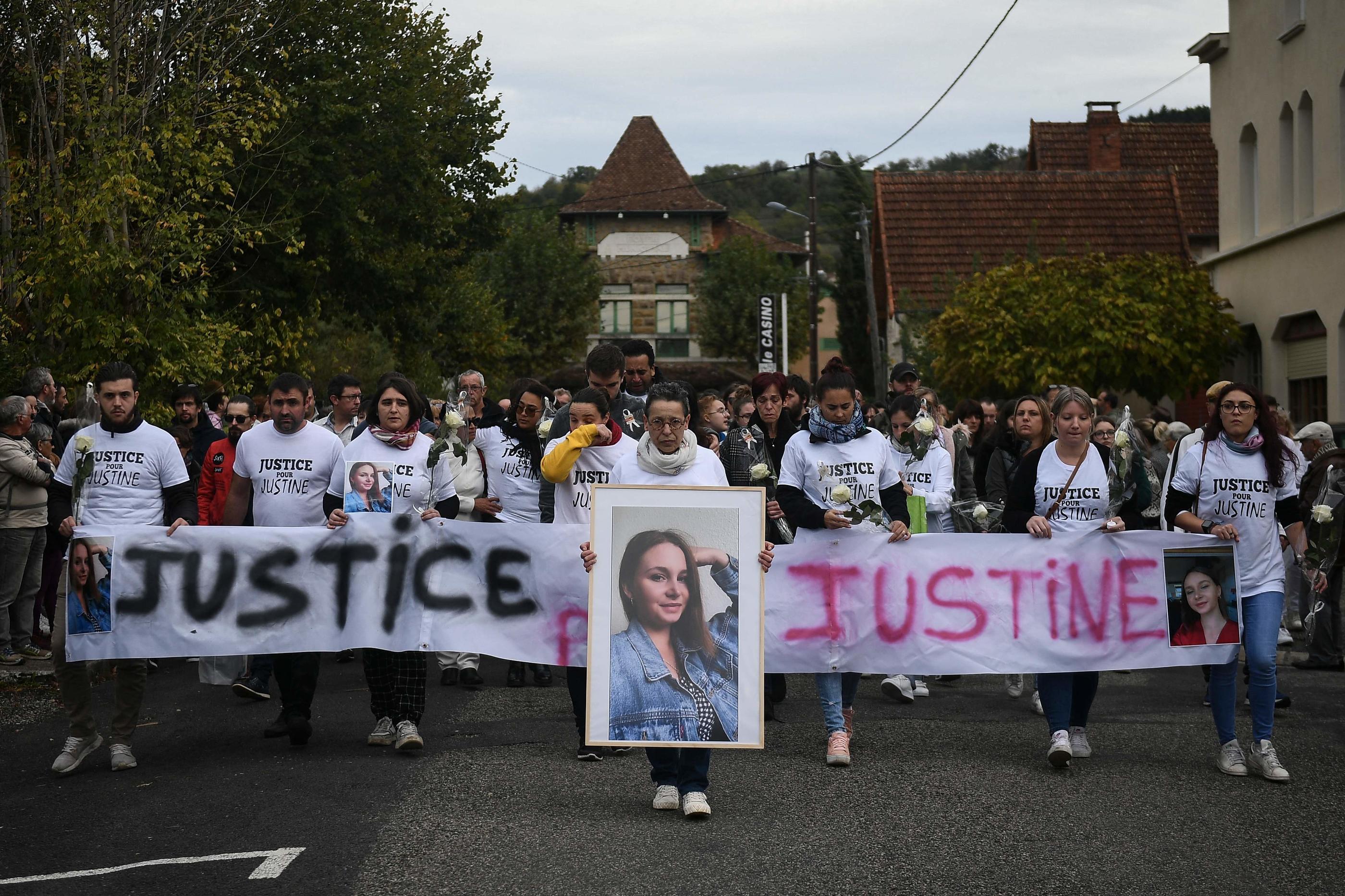 Le 24 octobre 2022, Justine Vayrac disparaissait à la sortie d'une boîte de nuit à Brive-la-Gaillarde (Corrèze), le 6 novembre, ses amis se réunissaient pour lui rendre hommage. AFP/Valentine Chapuis