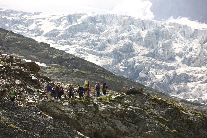 La préfecture de Haute-Savoie a appelé lundi les alpinistes à la prudence "en raison du risque de chutes de pierres lié aux fortes chaleurs", en les invitant à reporter leur ascension. (Illustration) LP / Arnaud Journois