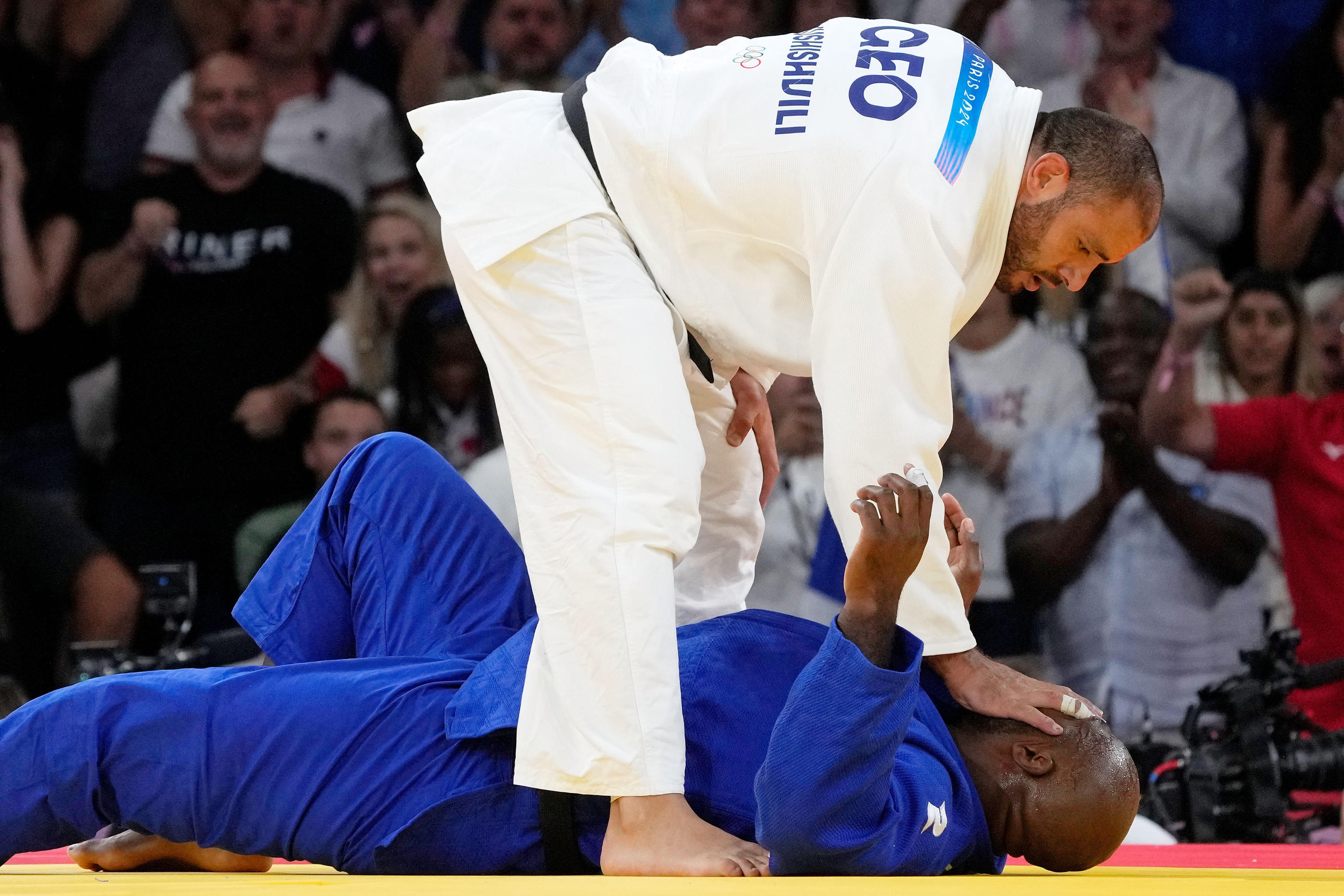 Guram Tushishvili a bousculé Teddy Riner après sa défaite en quarts de finale vendredi. Icon Sport/SUSA/Jack Gruber