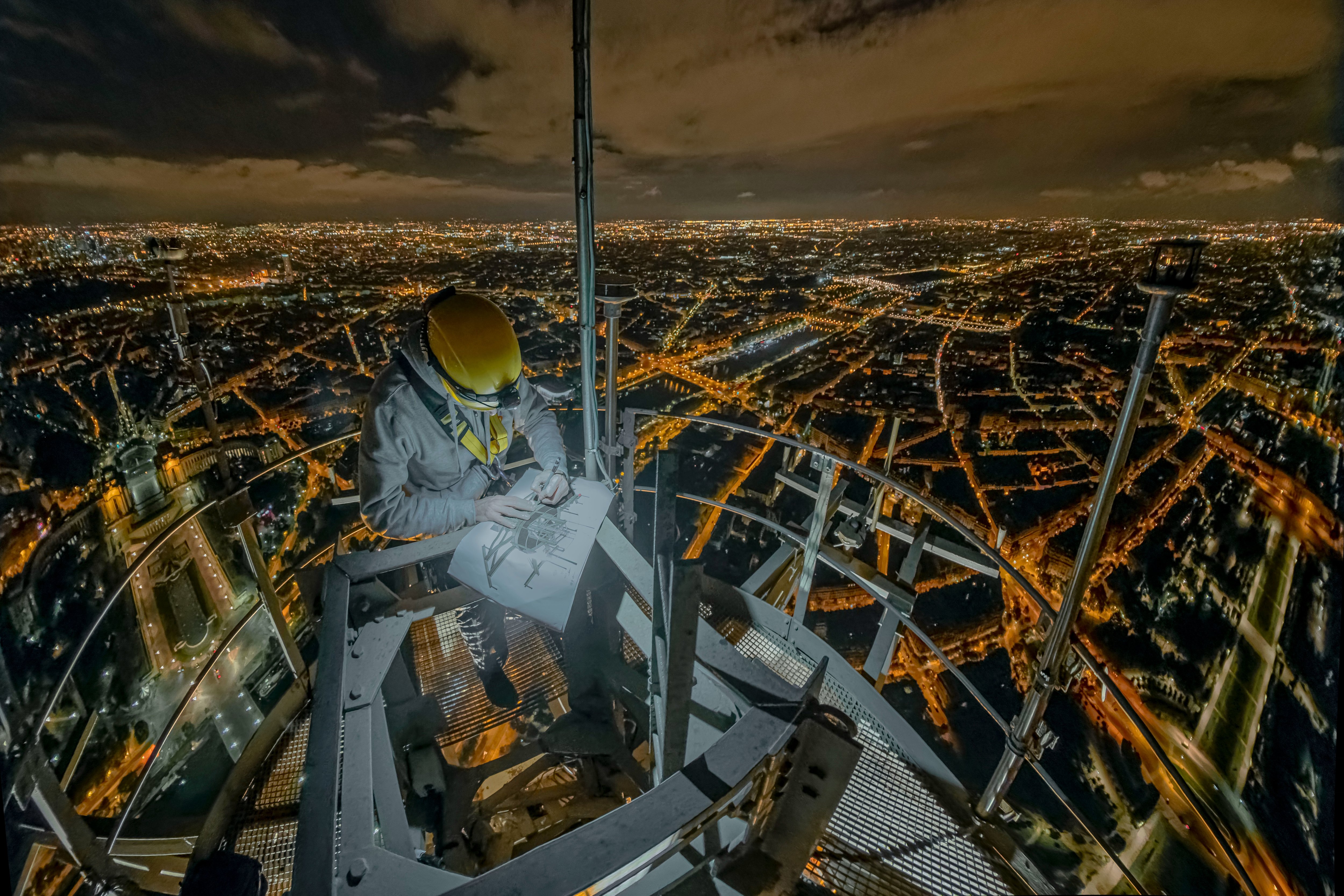 Coupe du monde : venez voir le trophée à la tour Eiffel ! - Le Parisien