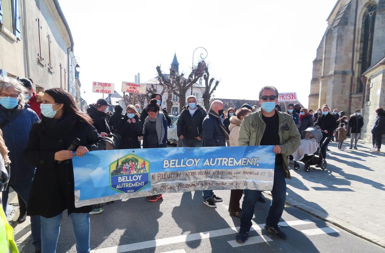 <b></b> Près de 150 personnes ont manifesté contre le projet d'une maison d'arrêt à Belloy en France.