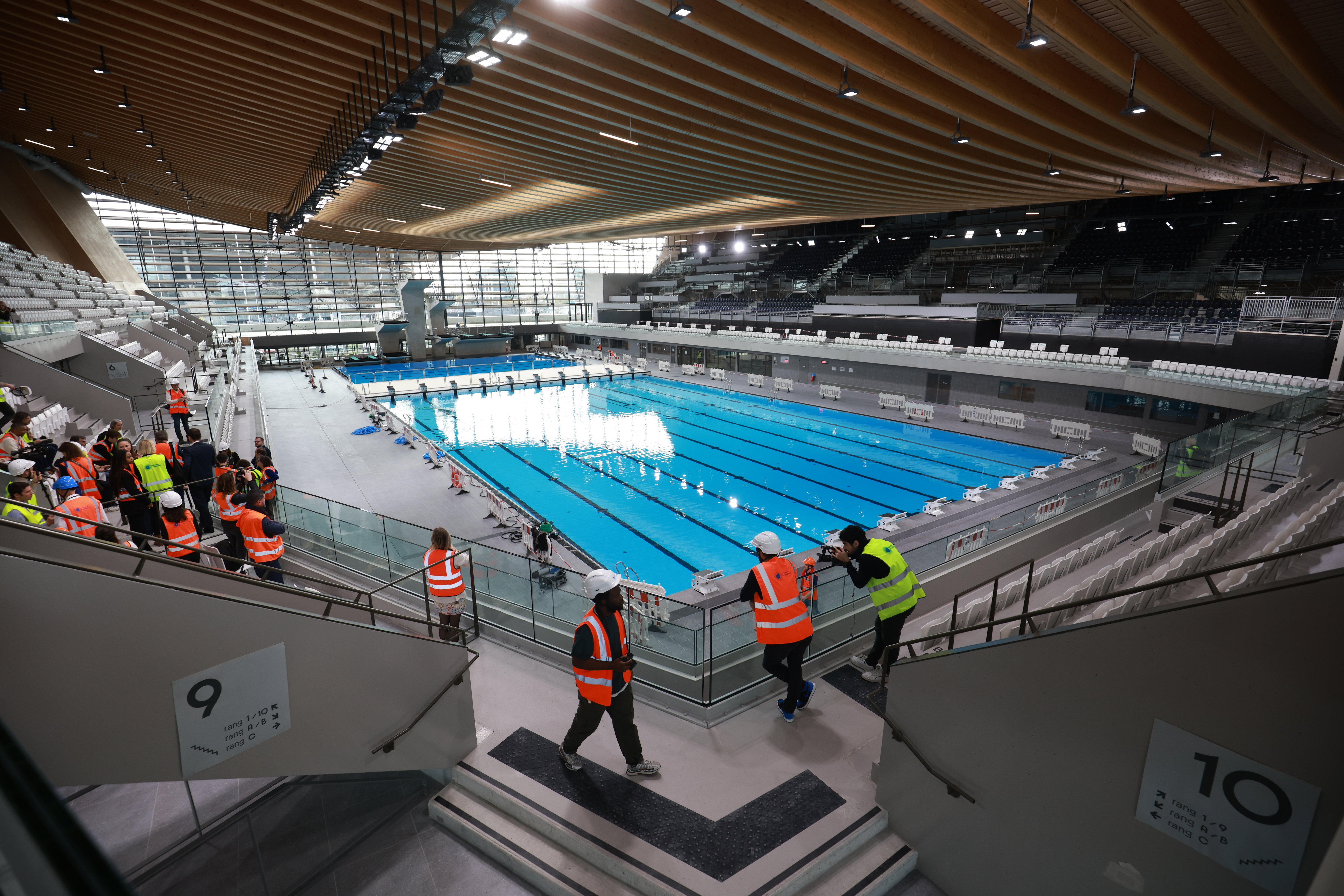 Saint-Denis (Seine-Saint-Denis), le 28 mars 2024. Le Centre aquatique olympique, photographié ici quelques jours avant son inauguration, sera l'un des sites majeurs des futurs Jeux olympiques de Paris. LP/Olivier Arandel