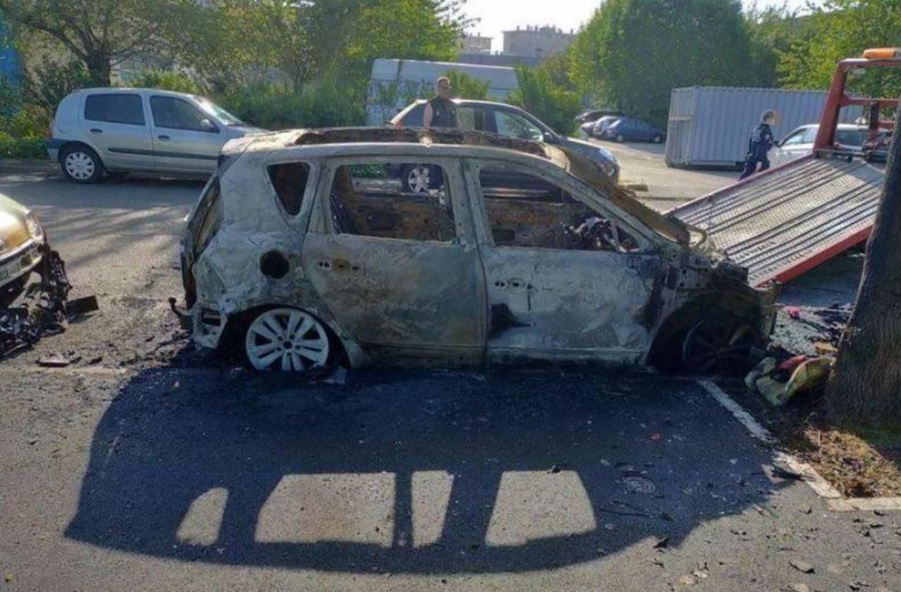 <b></b> Villejuif, en avril. Le jeune homme de 25 ans interpellé dans la nuit de lundi à mardi dans la cité des Hautes-Bruyères aurait notamment reconnu avoir incendié le véhicule de Pierre Garzon à l’entre-deux-tours des municipales.