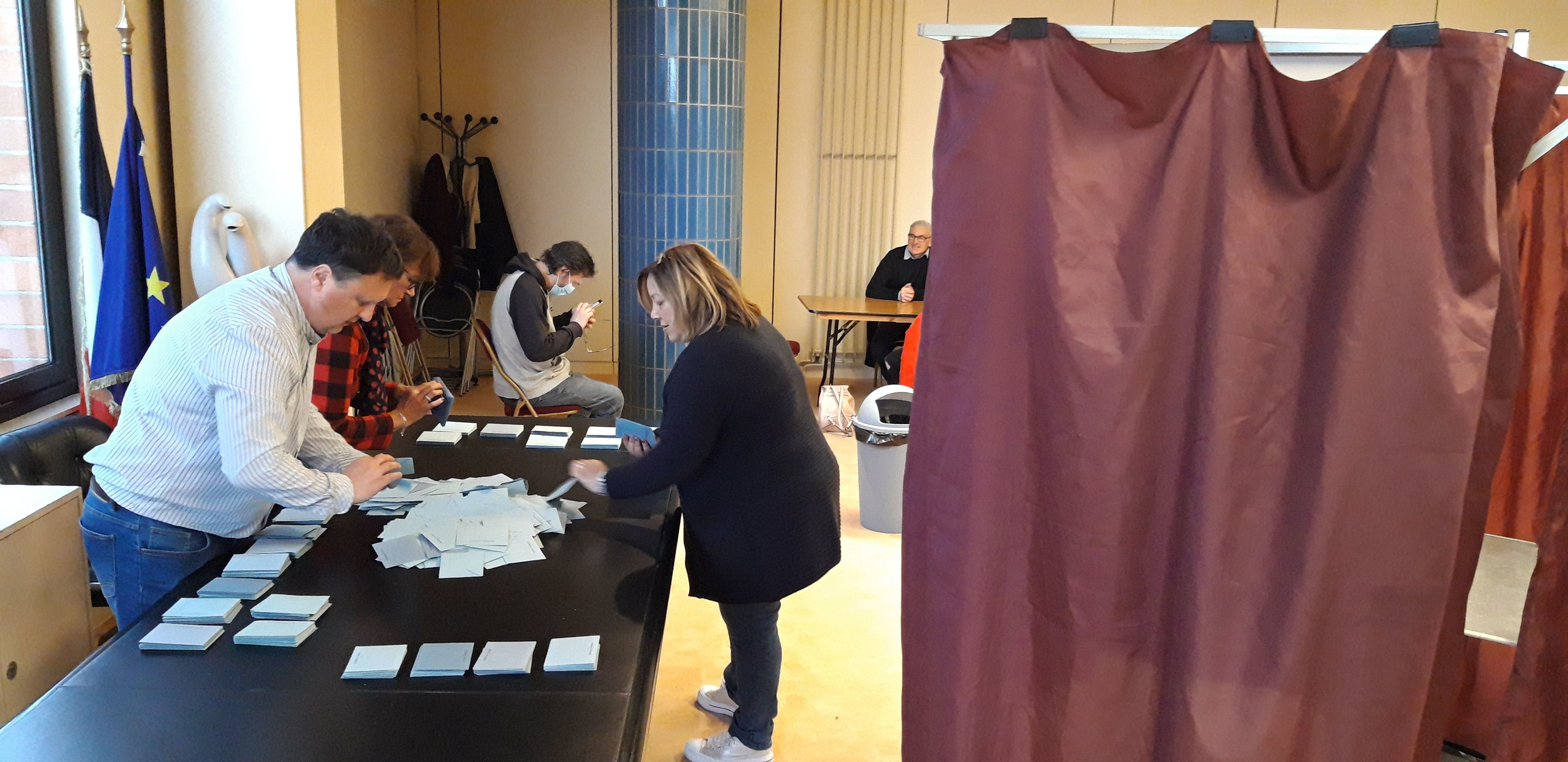 A Limay, la participation est proche de celle du premier tour de la présidentielle de 2017. LP/Aurélie Foulon