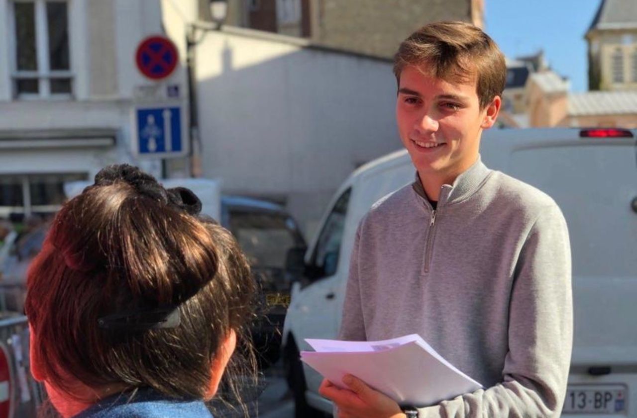 <b></b> Hugo Huet, 18 ans, le plus jeune conseiller municipal des Hauts-de-Seine, élu sur la liste de Manuel Aeschlimann (LR) à Asnières.