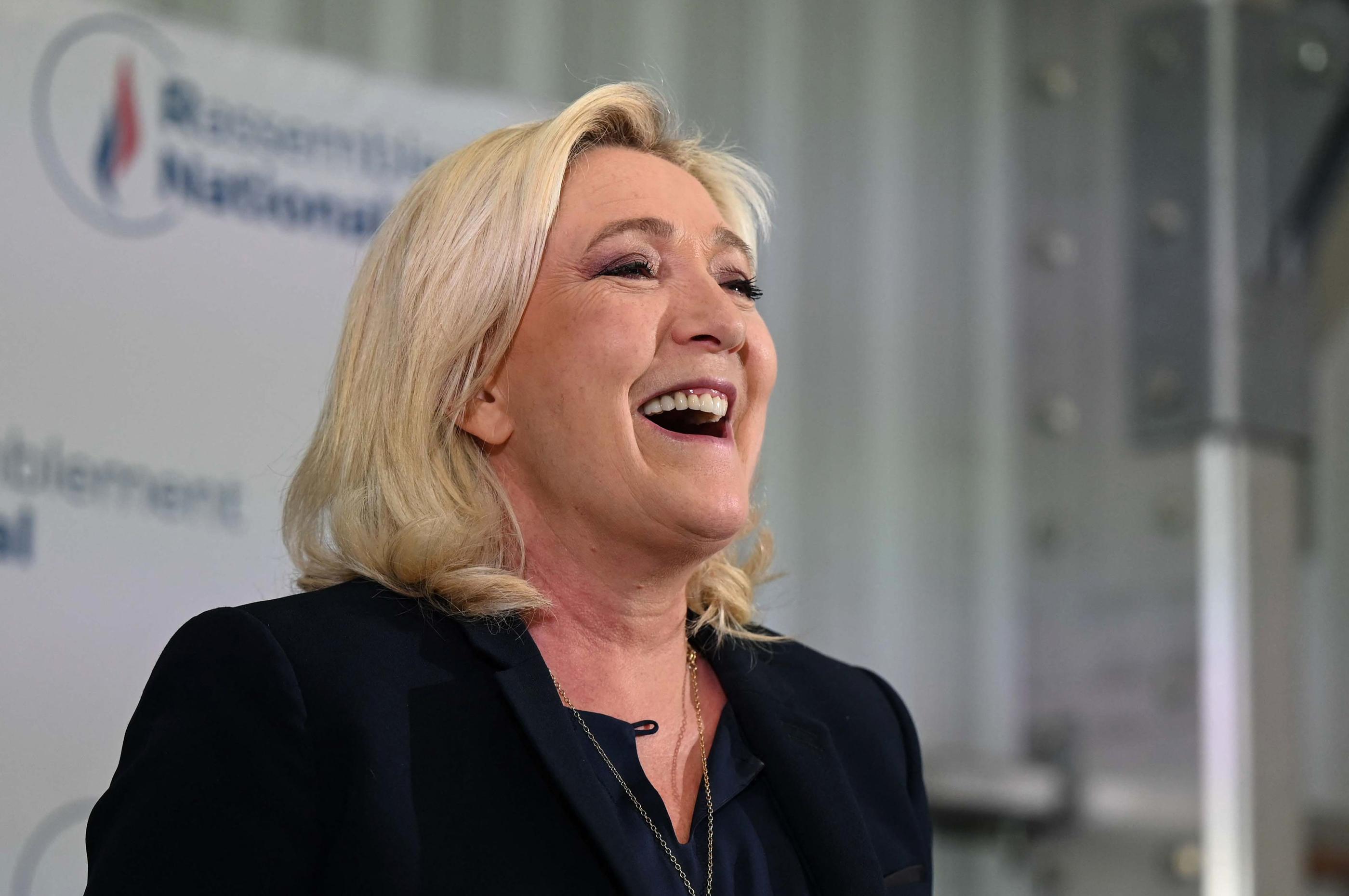 Marine Le Pen peut sourire : 89 candidats du RN accèdent à l’Assemblée nationale. AFP/Denis Charlet