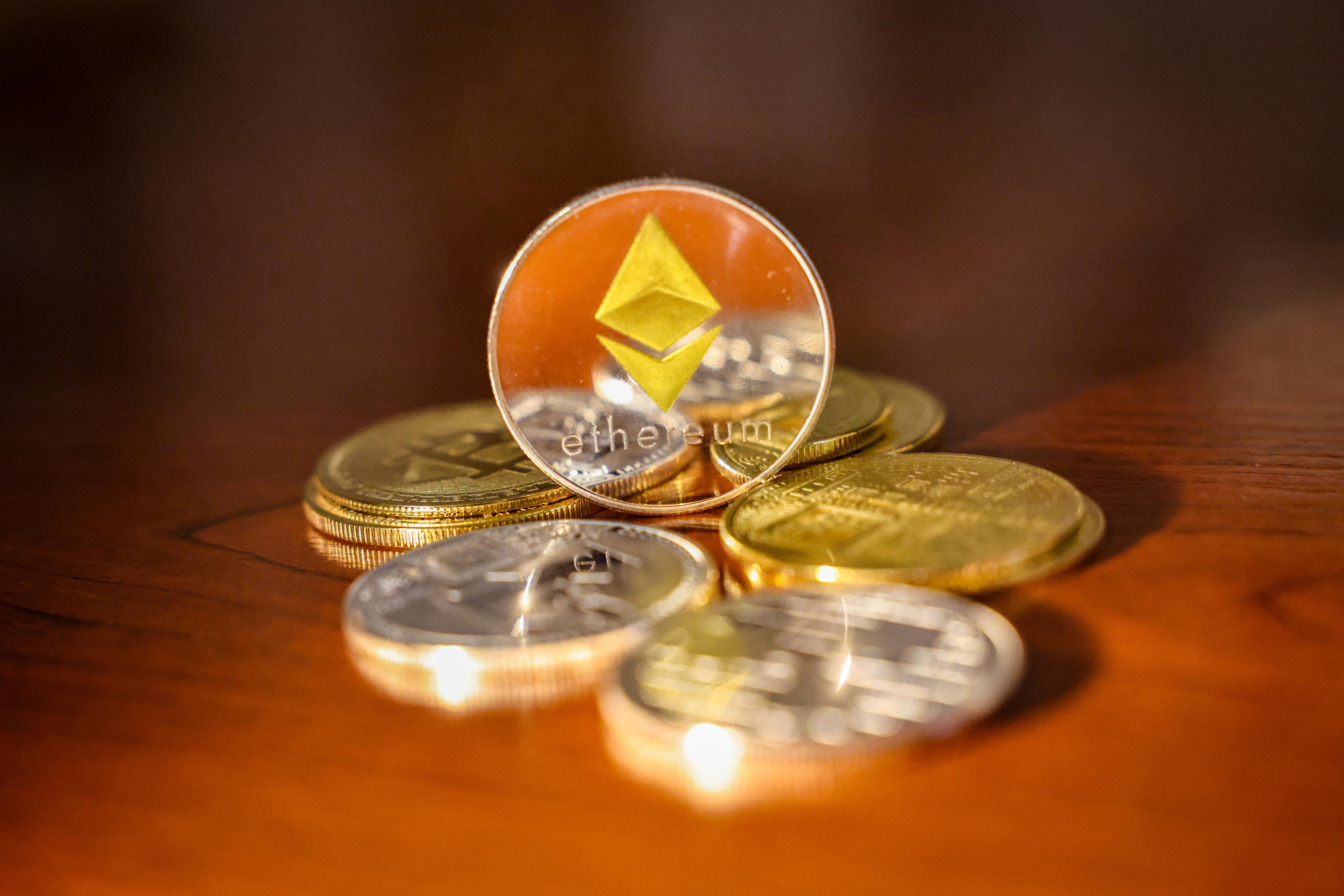 Paris : un professionnel de la cryptomonnaie agressé dans un palace des  beaux quartiers - Le Parisien