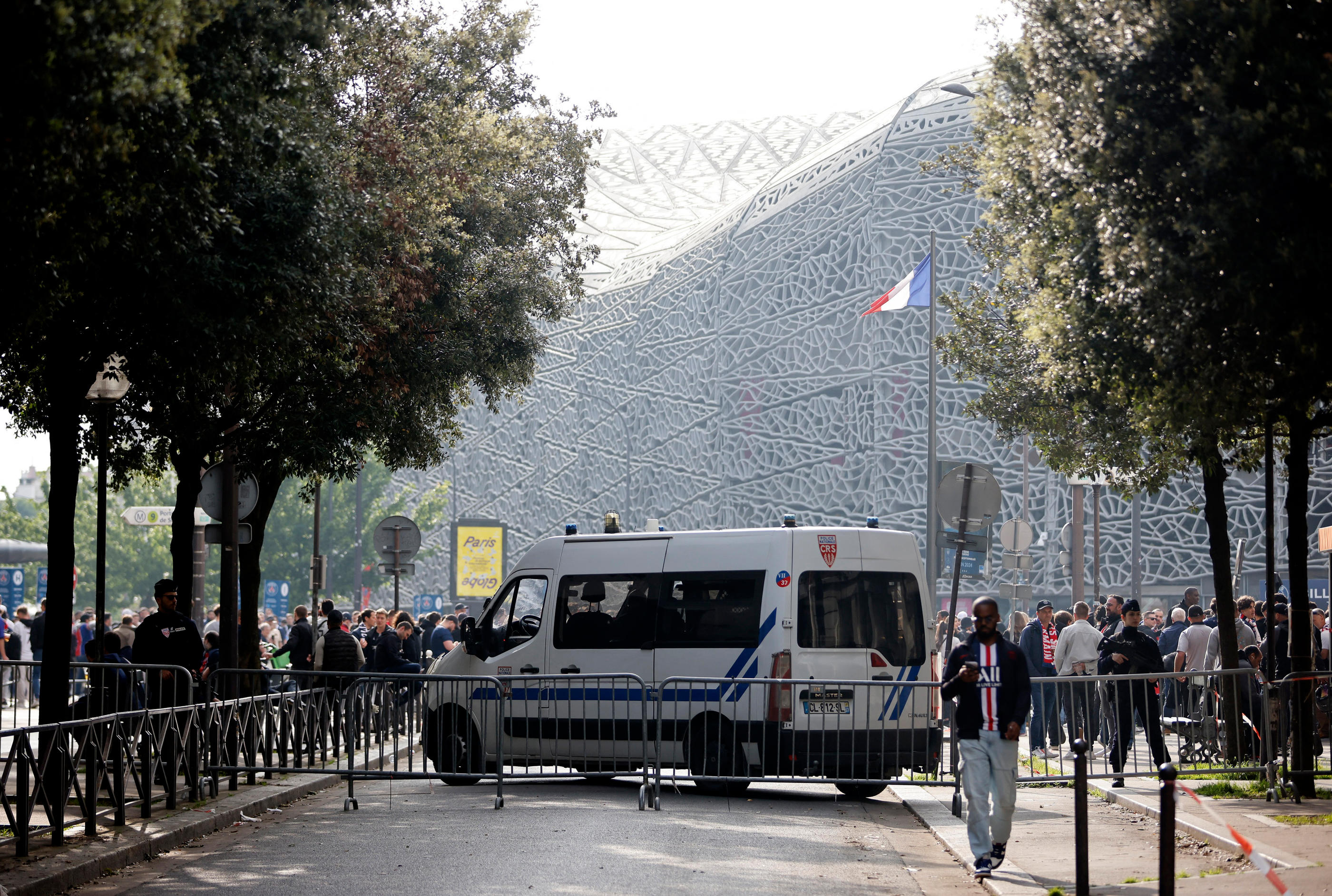 Des tensions ont éclaté à l'extérieur du stade. Reuters/Johanna Geron