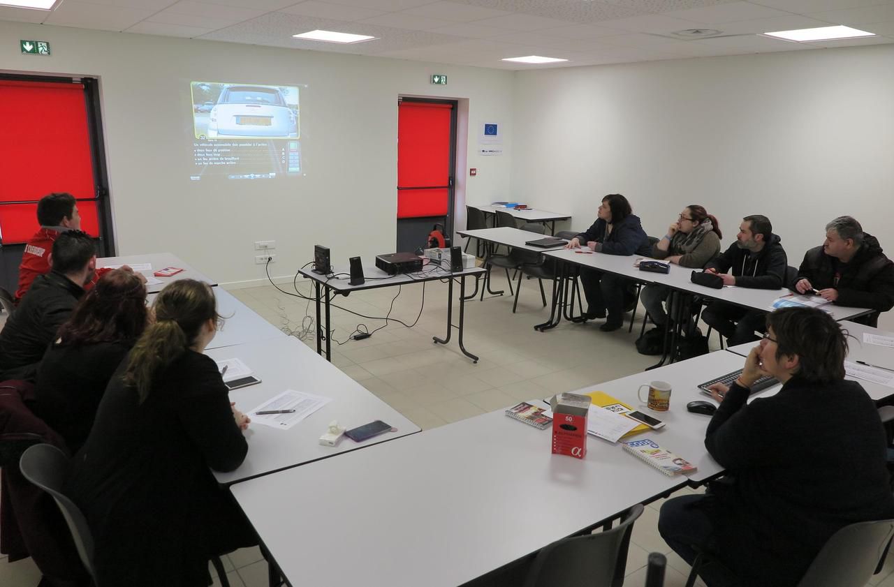 <b></b> Grandvillers. De nombreuses salles de cours, de grands espaces, des ordinateurs et deux fois plus de conseillers qu’avant… La nouvelle cité des métiers de Grandvilliers touche déjà plus de personnes que par le passé.