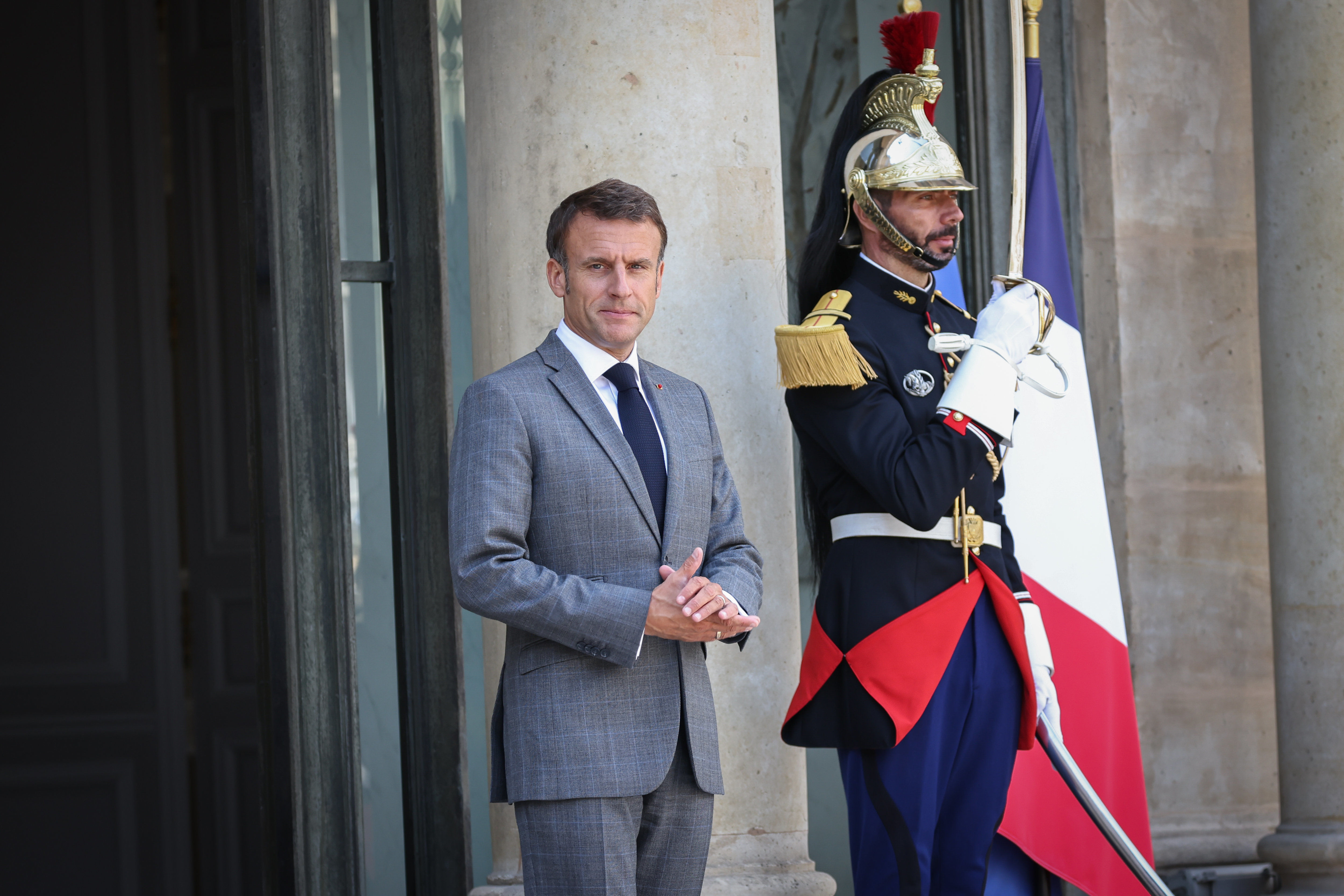 En marge de sa rencontre à huis clos avec les chefs de partis, Emmanuel Macron (ici le 21 juin à l'Elysée) a lancé l’idée d’une « conférence sociale sur les salaires et les carrières ». LP/Fred Dugit
