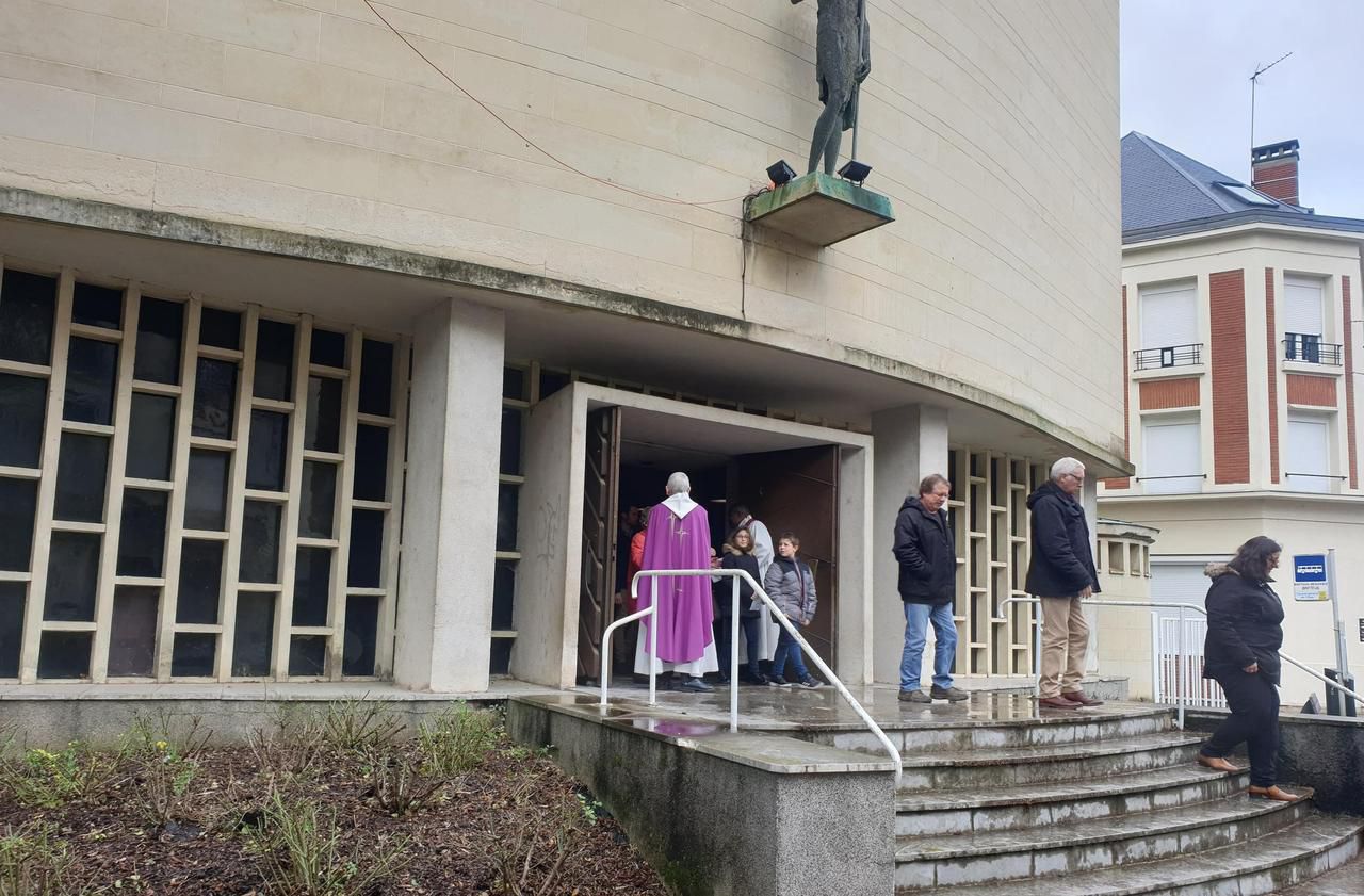 Une sortie de messe à Breteuil, en décembre dernier.