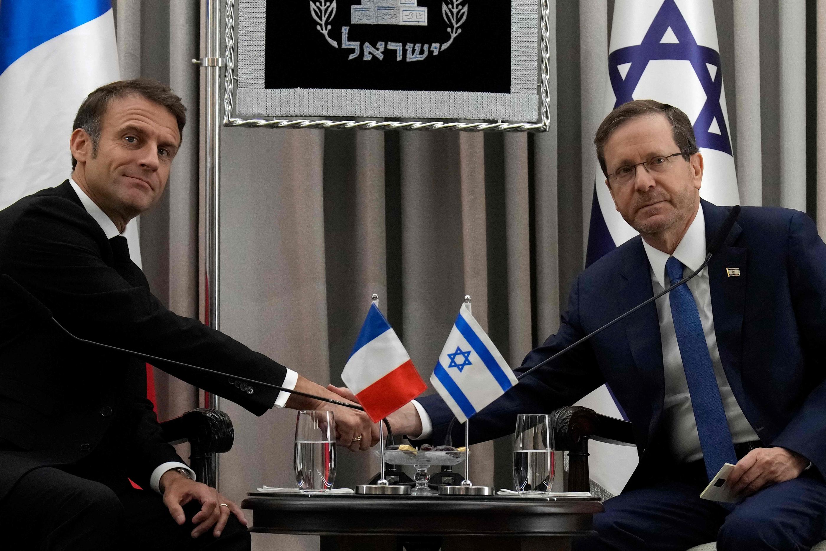 Emmanuel Macron exhorte Israël à cesser de bombarder bébés, dames et  personnes âgées à Gaza