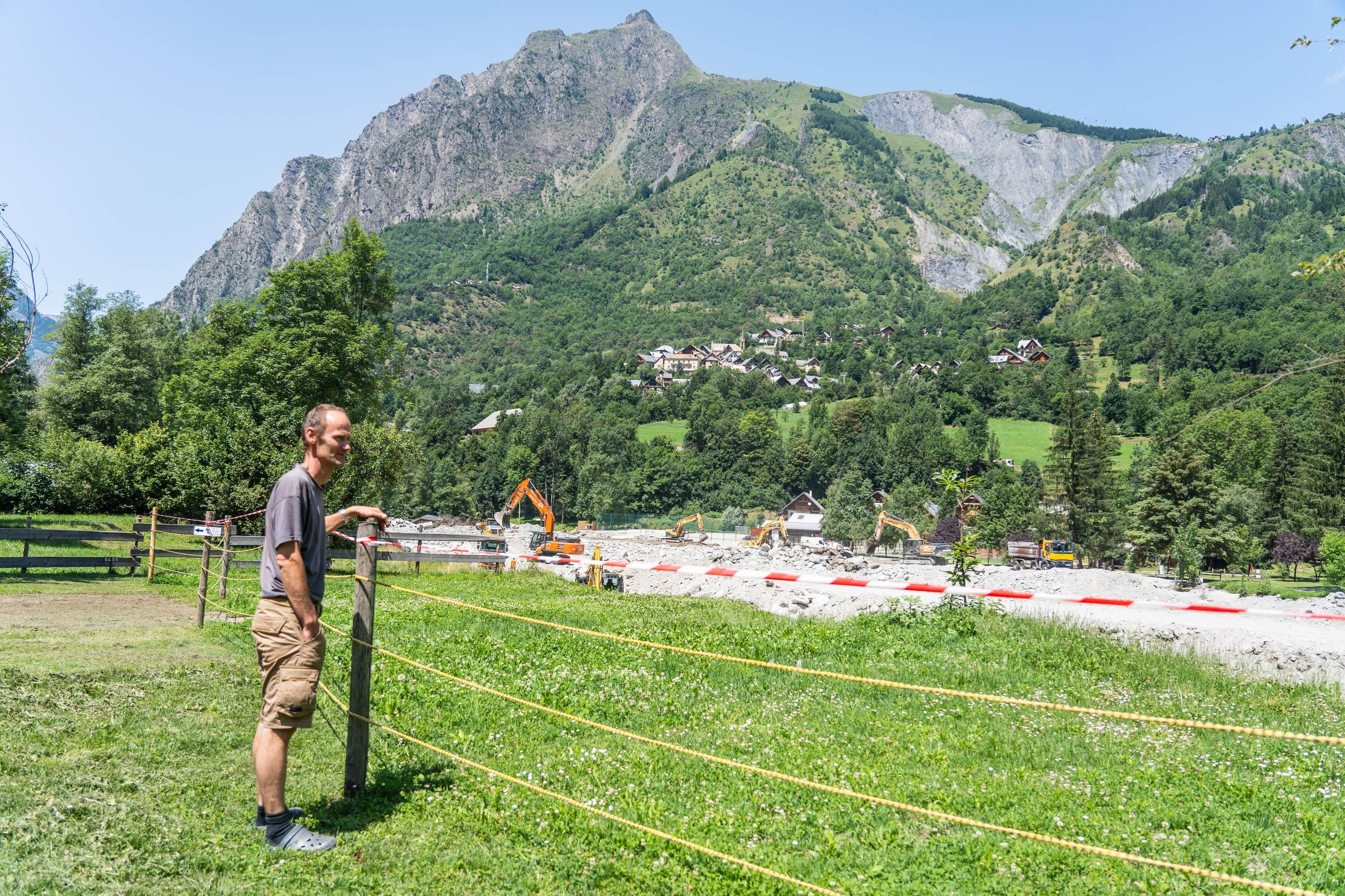 La Bérarde (Isère). « Rien n’a bougé depuis la crue », fustige Sylvain Dussert, gérant du camping La Cascade dont une partie a été emportée par le Vénéon en furie. LP/Thomas Pueyo