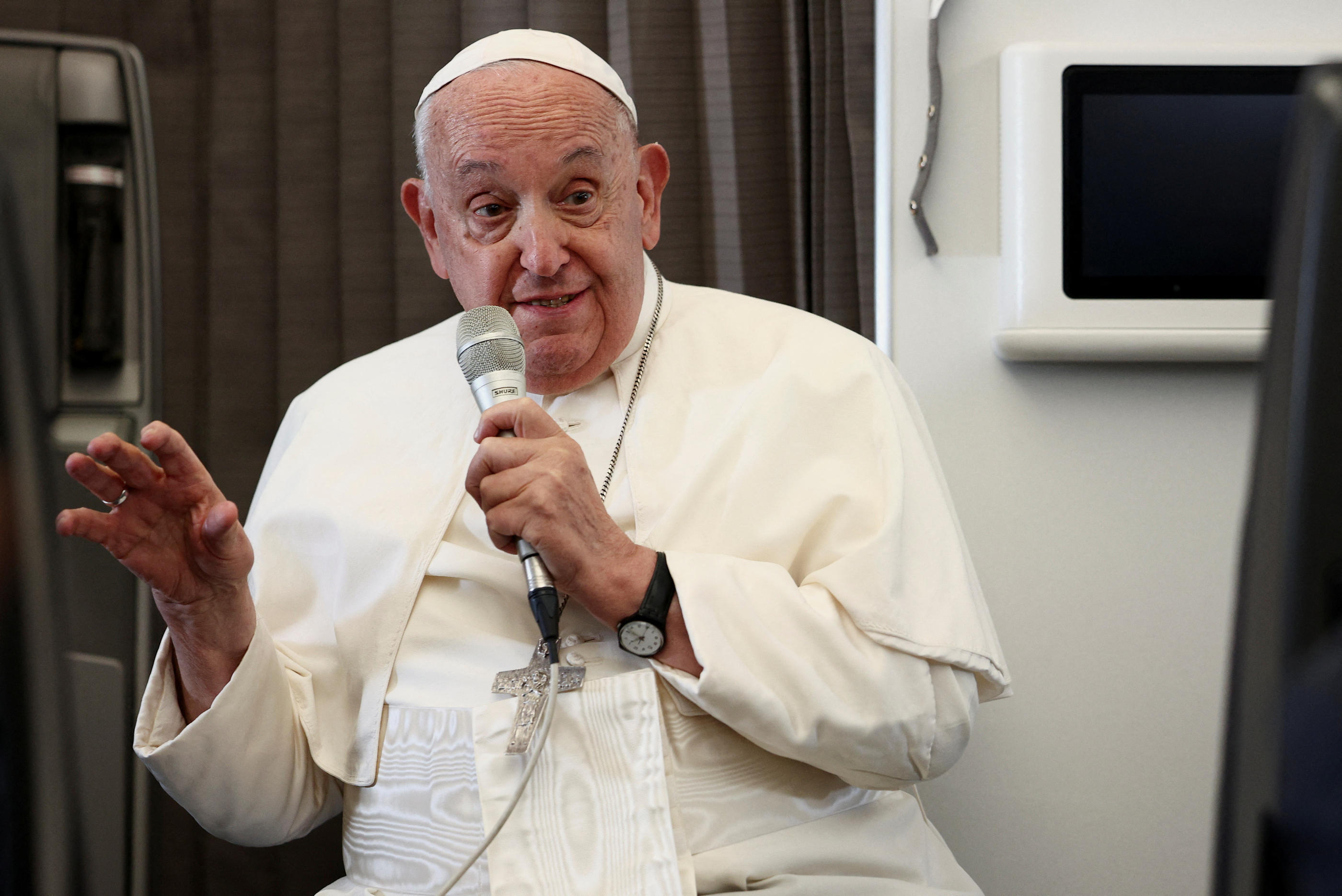 Le pape François a renvoyé dos à dos l’ancien président Donald Trump, au discours anti migrants et la vice-présidente Kamala Harris, qui défend le droit à l’avortement. Reuters/Guglielmo Mangiapane