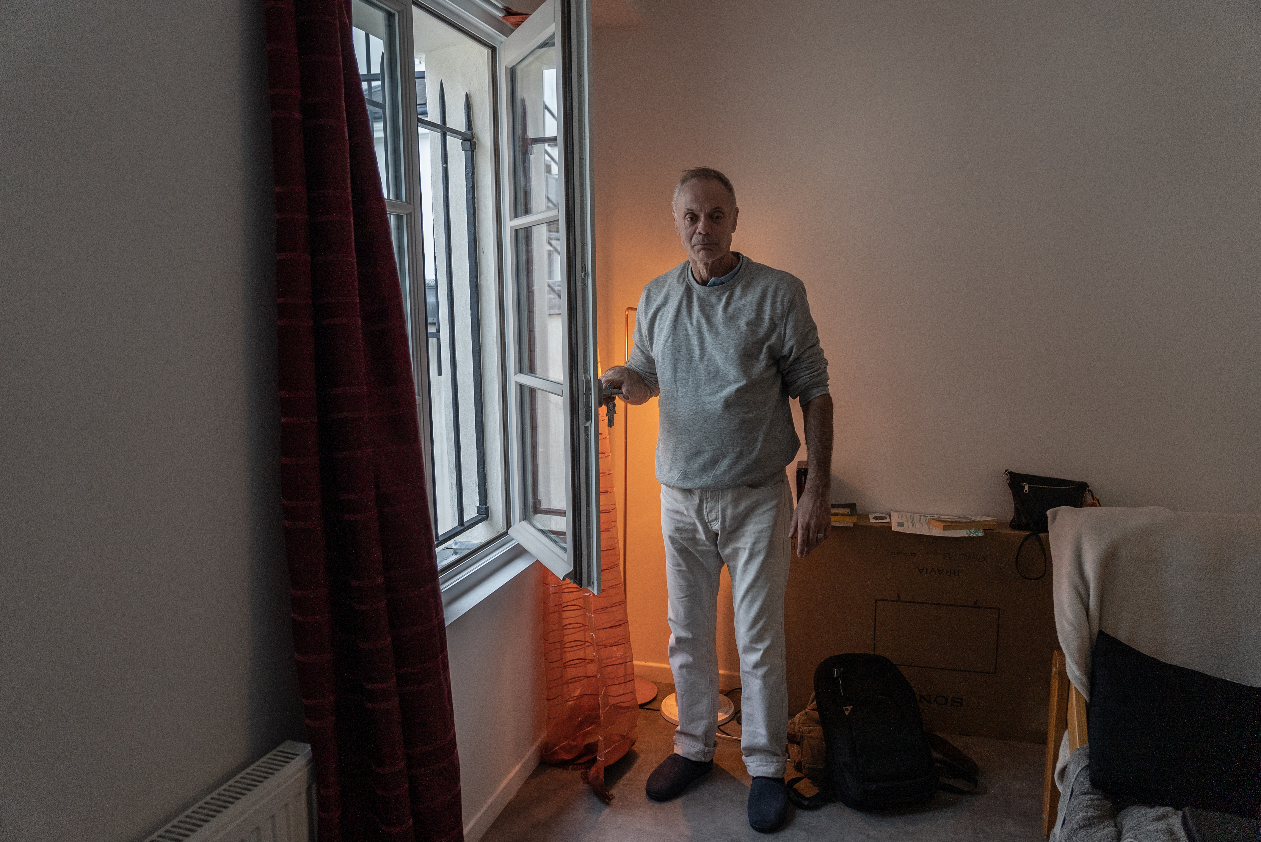 Denis a été relogé dans un nouvel appartement (ici, le 8 novembre), après l'explosion d'un immeuble du 277, rue Saint-Jacques à Paris, le 21 juin dernier. LP/Yann Foreix
