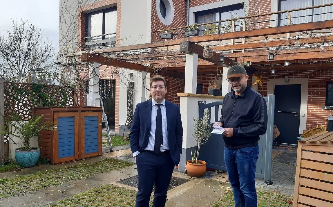 Fontenay-aux-Roses (Hauts-de-Seine), décembre 2023. Depuis leur emménagement dans la résidence du 24, avenue Lombart, en 2020, François Devoto et Ousmaal Riad ont découvert maintes irrégularités. LP/M.L.