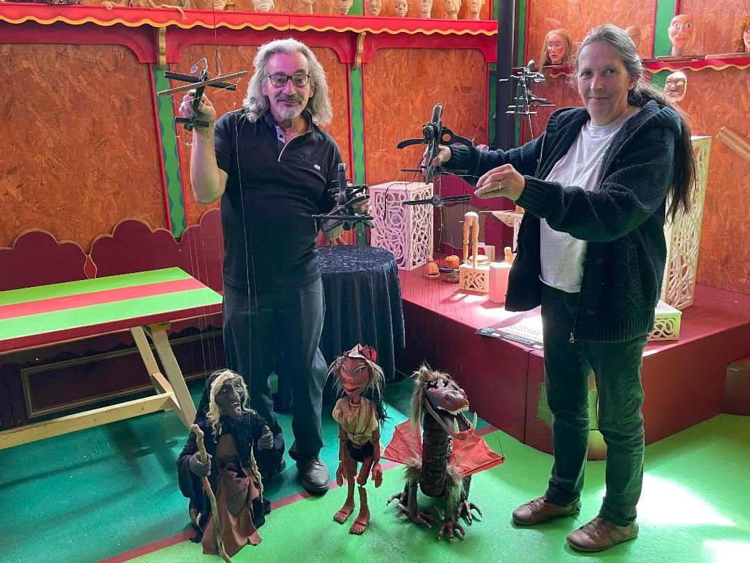 Théâtre de deux mains – Spectacles de marionnettes pour enfants