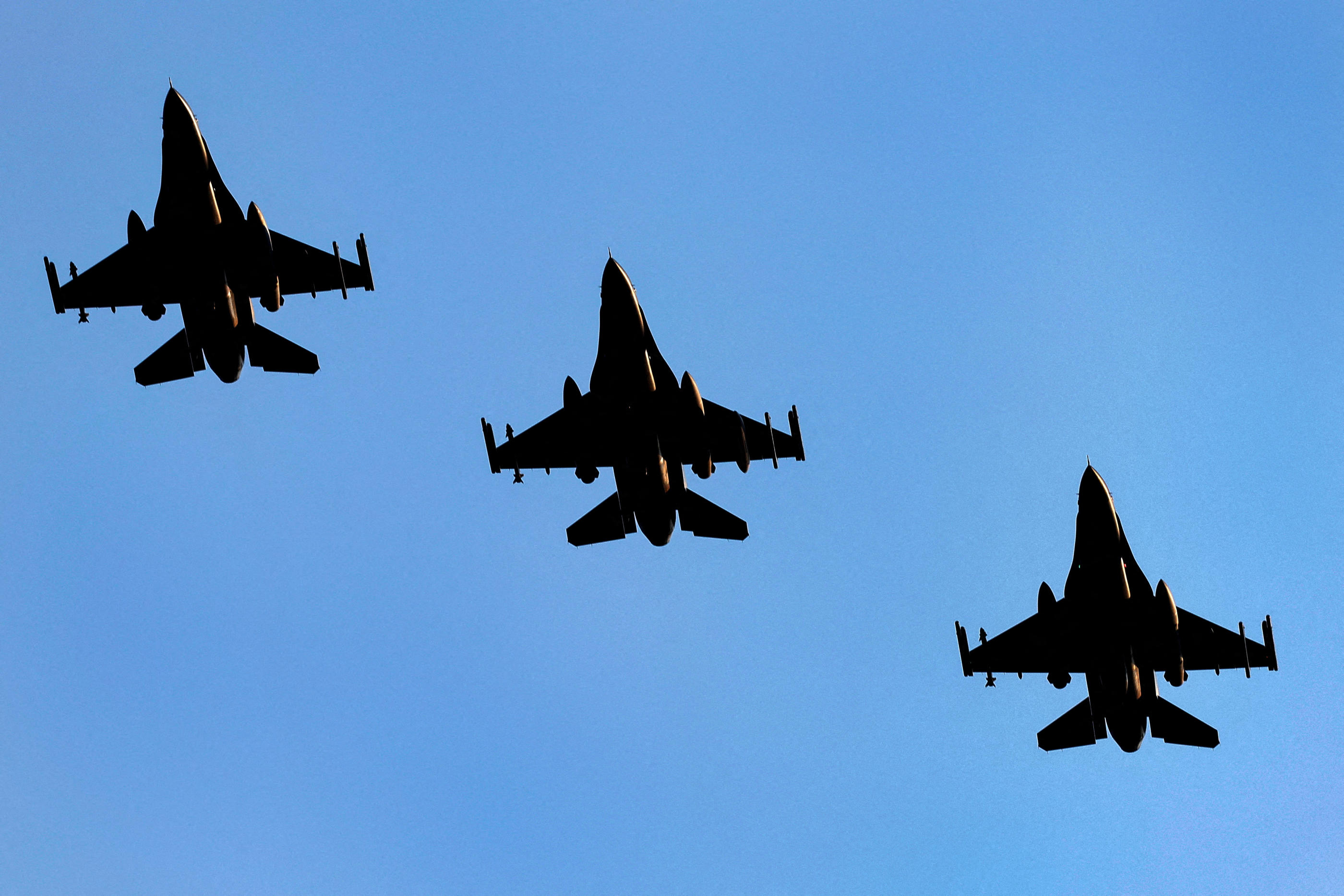 Des avions de combat F-16 de conception américaine auraient été réceptionnés par l'armée ukrainienne. REUTERS/Piroschka van de Wouw