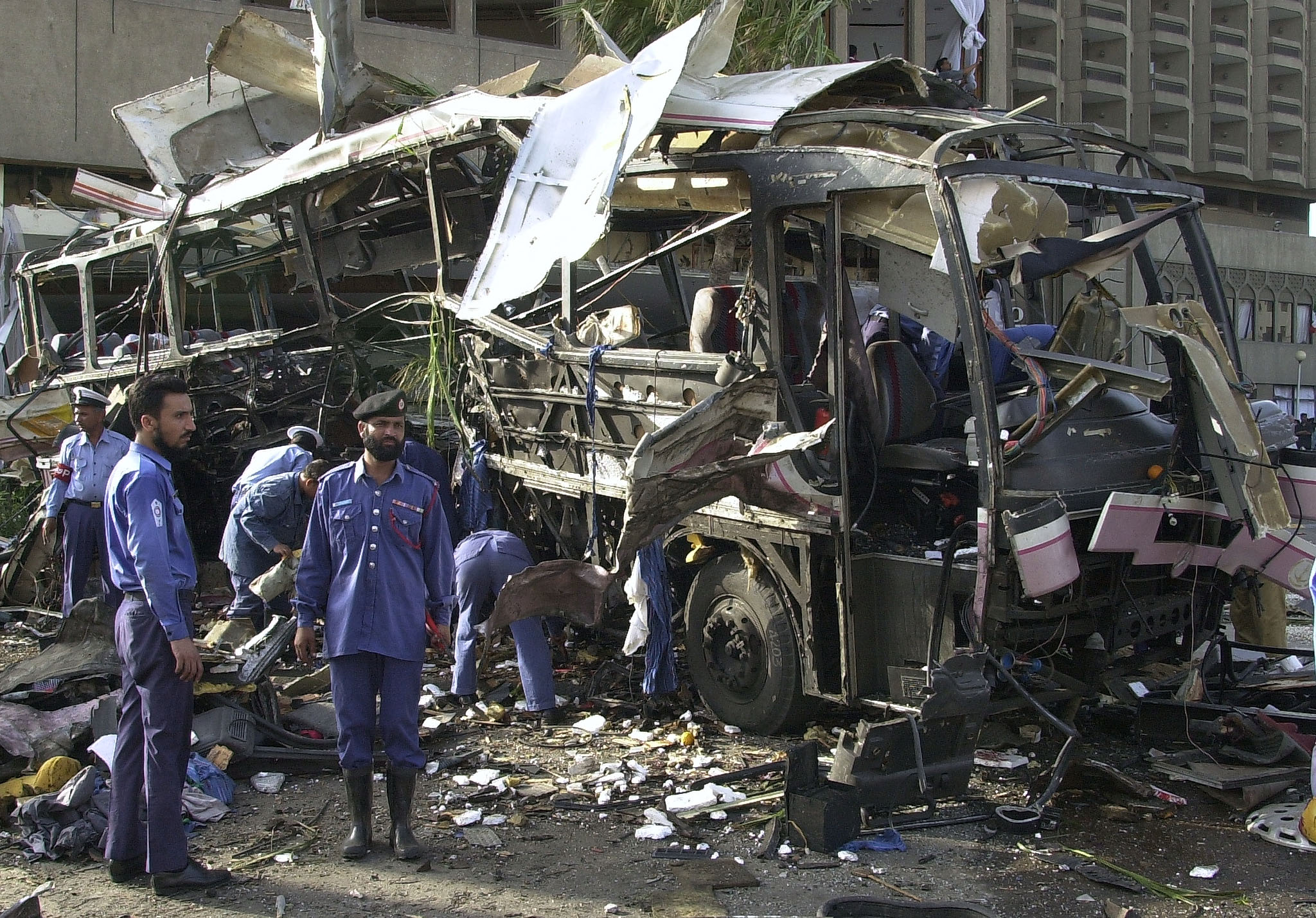 Le 8 mai 2002, une bombe avait explosé à Karachi détruisant un bus qui transportait des employés français de la Direction des constructions navales, tuant 11 d'entre eux. AFP PHOTO/Aamir Qureshi