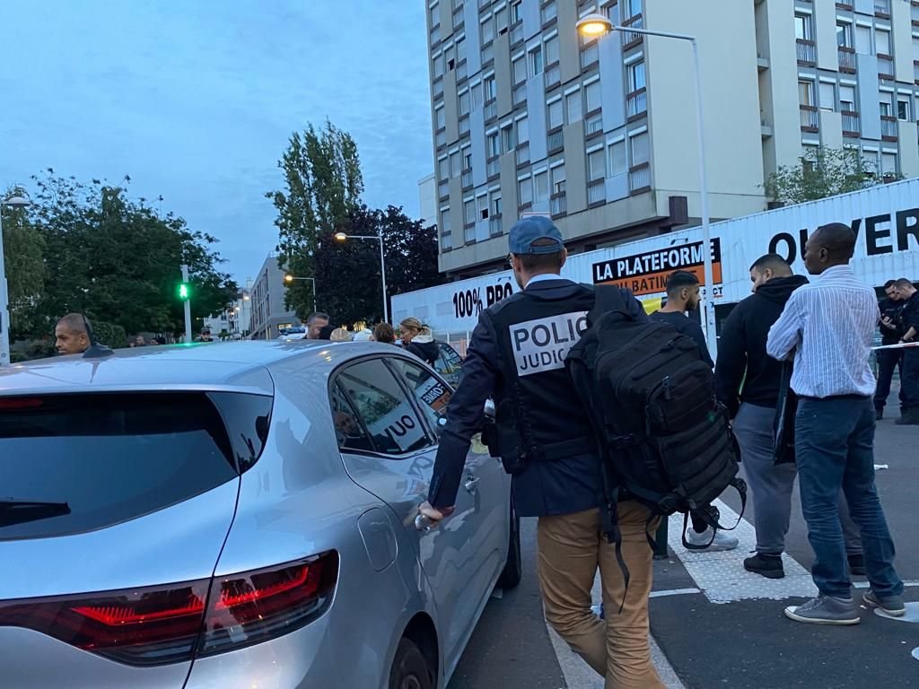 Nanterre, avenue Georges Clémenceau ce mardi. Le corps d'Ahmed K. a été découvert au rez-de chaussée d'un bâtiment de l'avenue Clémenceau. LP/D.L.