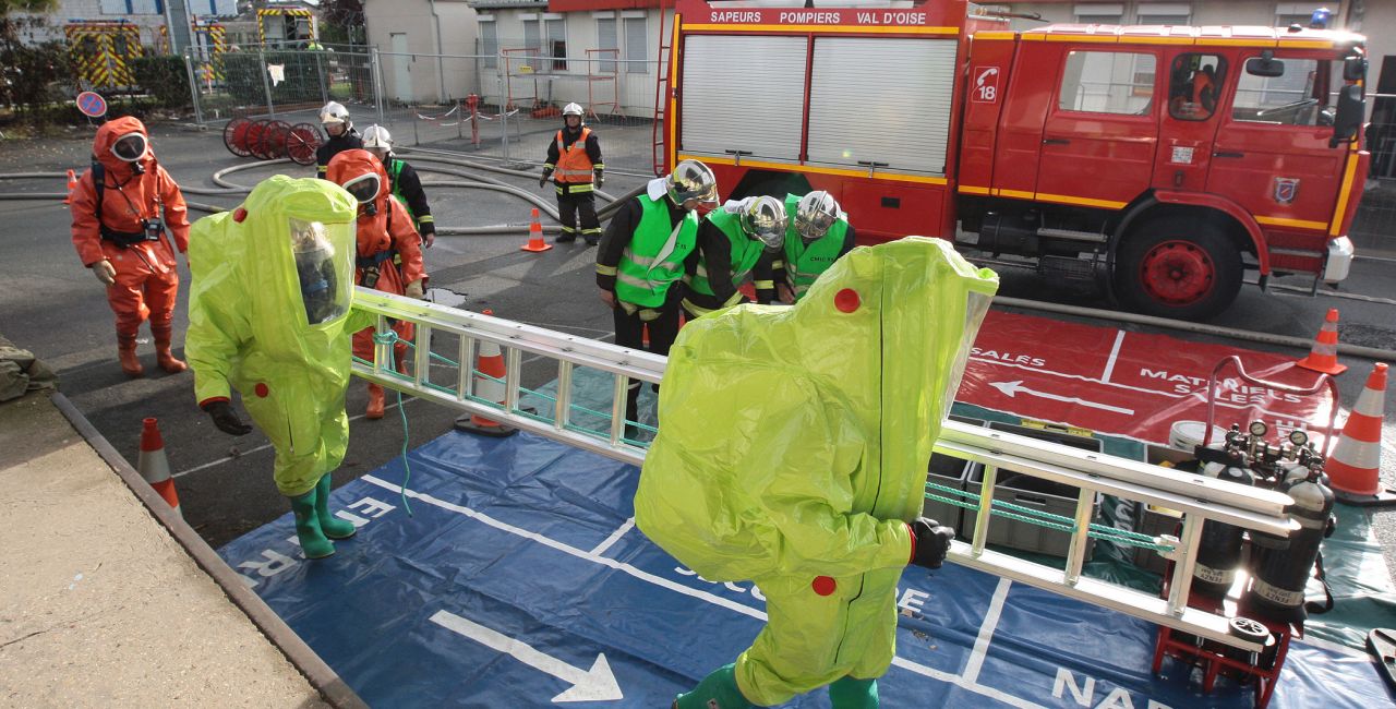 Les pompiers spécialisés dans les risques chimiques sont intervenus pendant plus de trois heures (Illustration). Sdis95