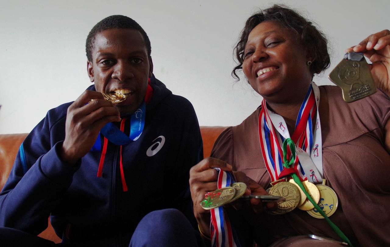 <b>Lassigny, ce jeudi.</b> Rodrigue, ici, aux côtés de sa mère, Adeline, s’apprête à participer aux Jeux paralympiques de Rio, au mois de septembre, avec la ferme intention de décrocher la médaille d’or. 