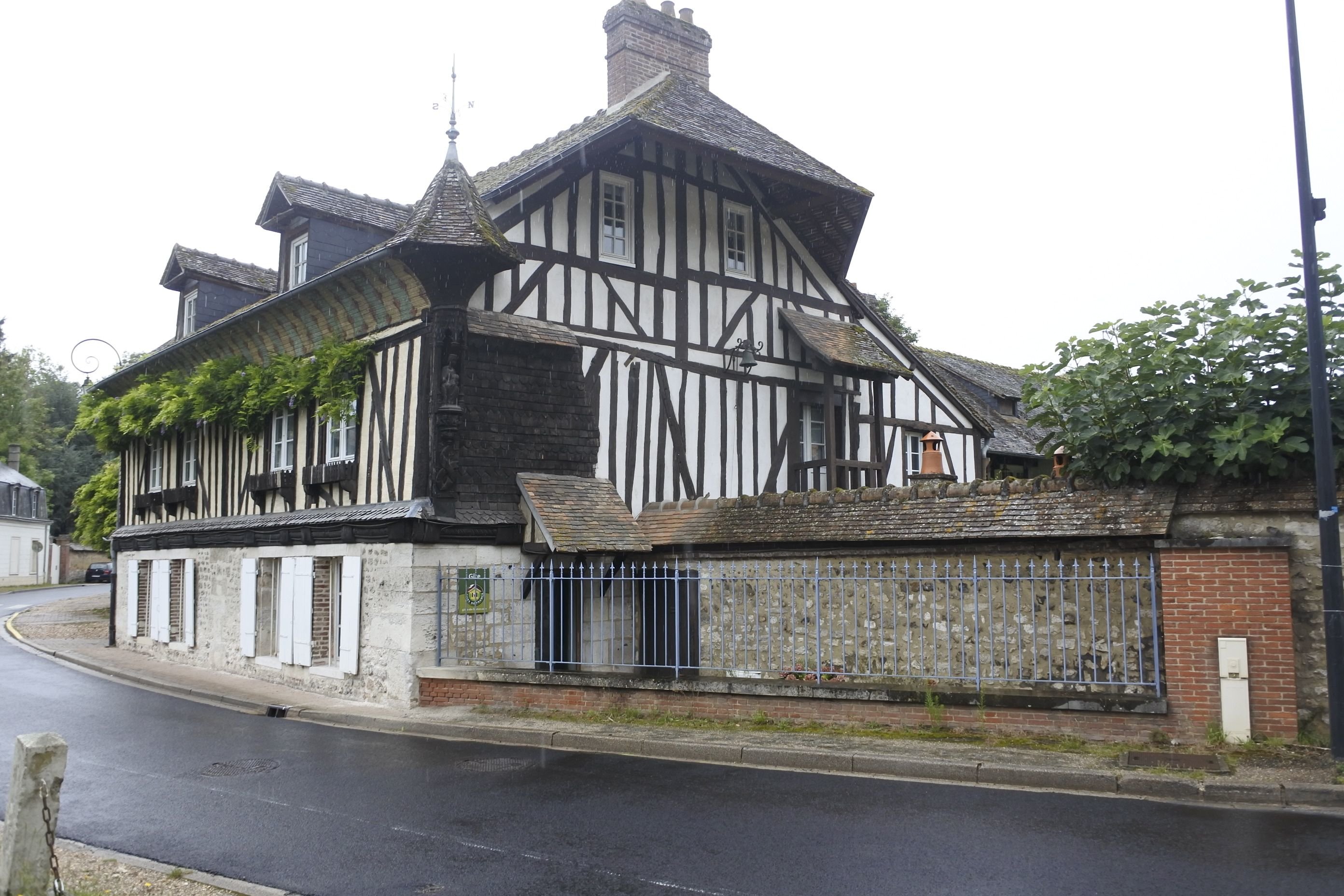 Le domaine du Vieux Logis à Acquigny est en vente. Le lieu bruisse des frasques d'un certain Sacha Guitry. /LP/Gilles Motteau