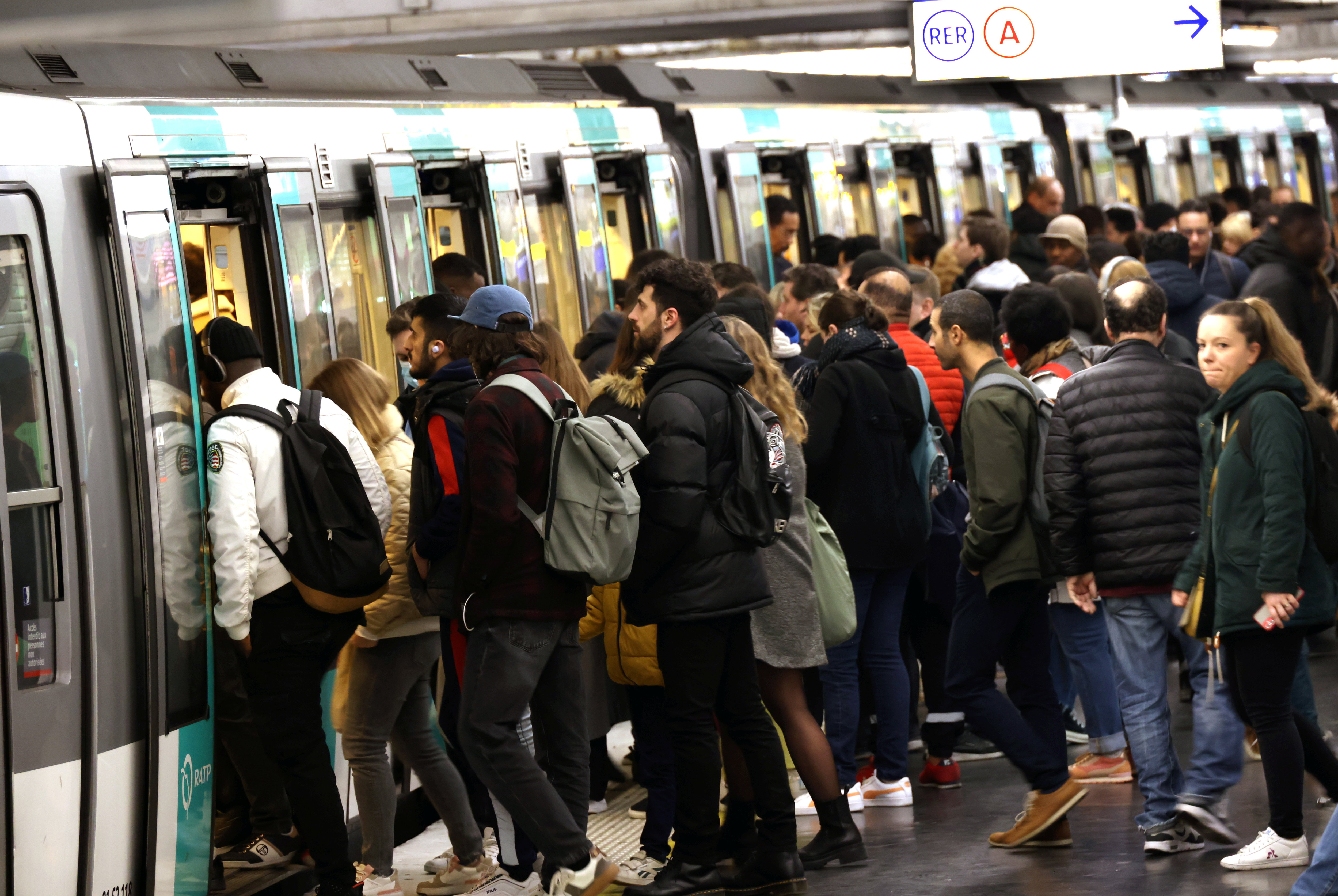 Paris, le 23 mars. A l'exception des grèves, toutes les lignes de métro devraient retrouver une offre de trains normale d'ici à la fin des vacances de Pâques. LP/Delphine Goldsztejn