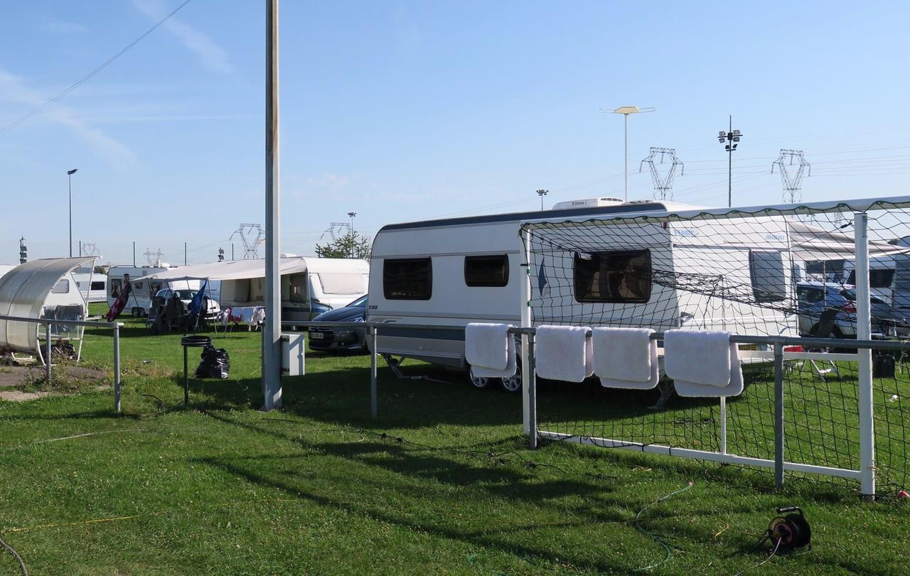 <b></b> Villeparisis, mercredi. Près de 120 caravanes ont investi dimanche après-midi le terrain du stade du Parc des Sports des Petits Marais. 