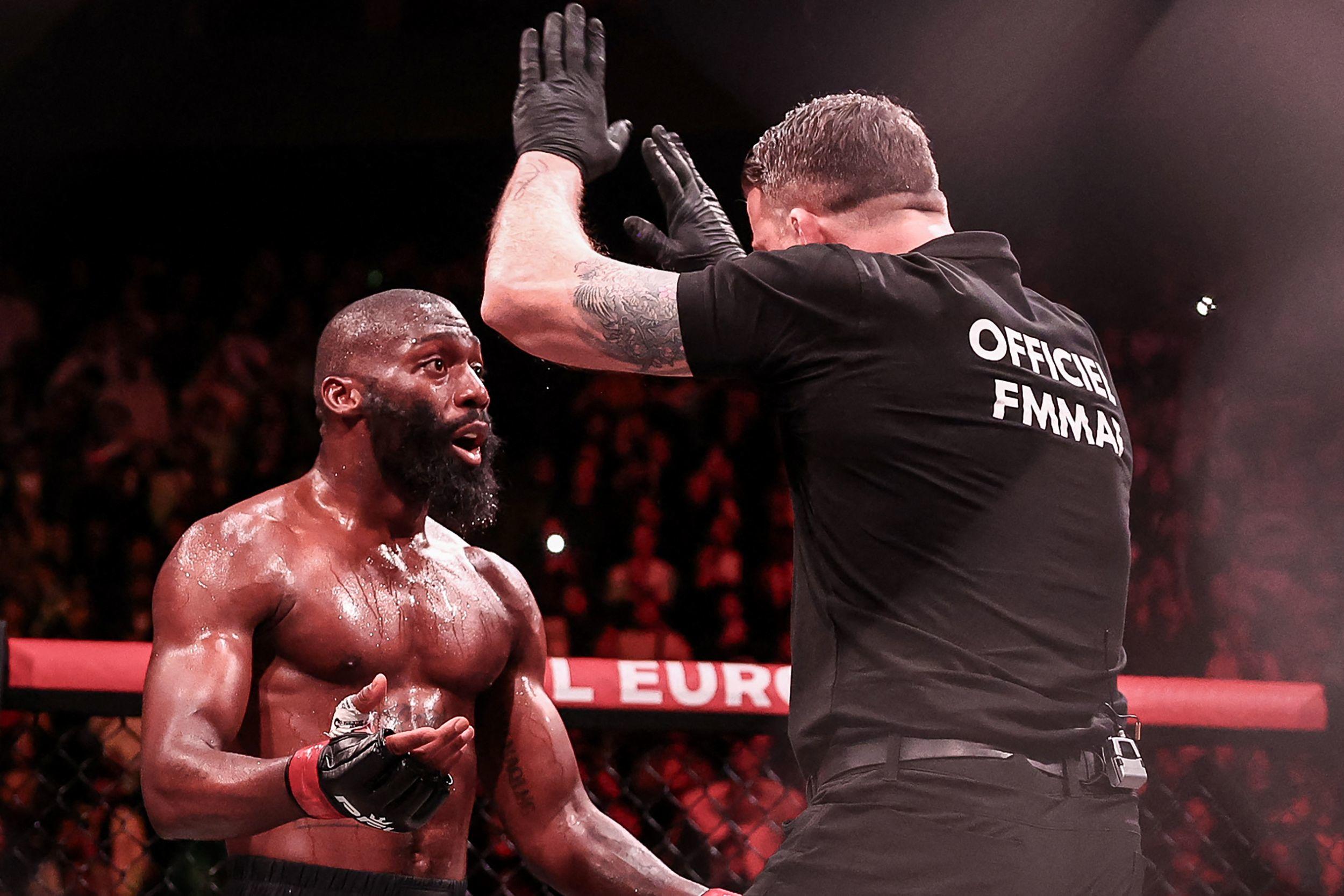 Cédric Doumbè n'a pas compris la décision de Mark Goddard. Photo AFP/FRANCK FIFE