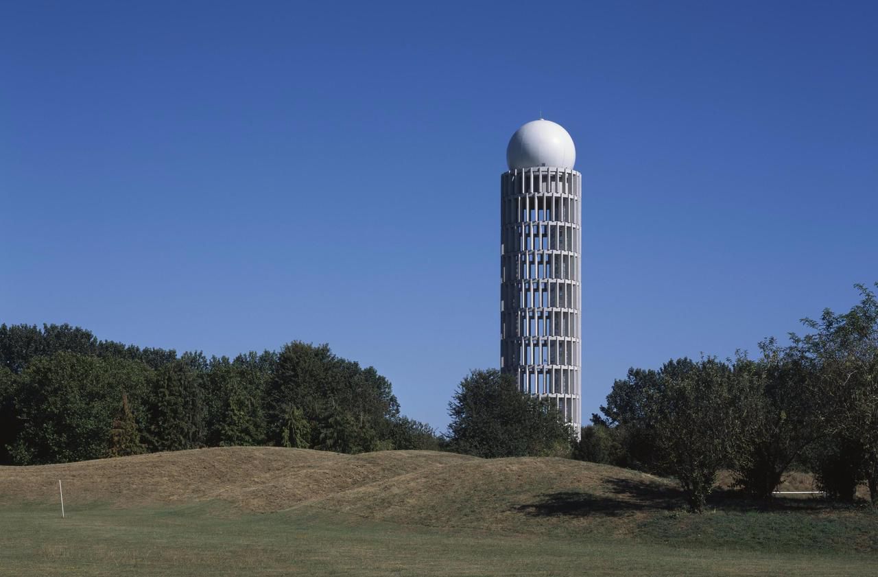 <b></b> La tour radar de Palaiseau, qui assure le contrôle aérien dans un rayon de 400 km, fait l’objet d’une enquête publique du 14 au 30 mai.