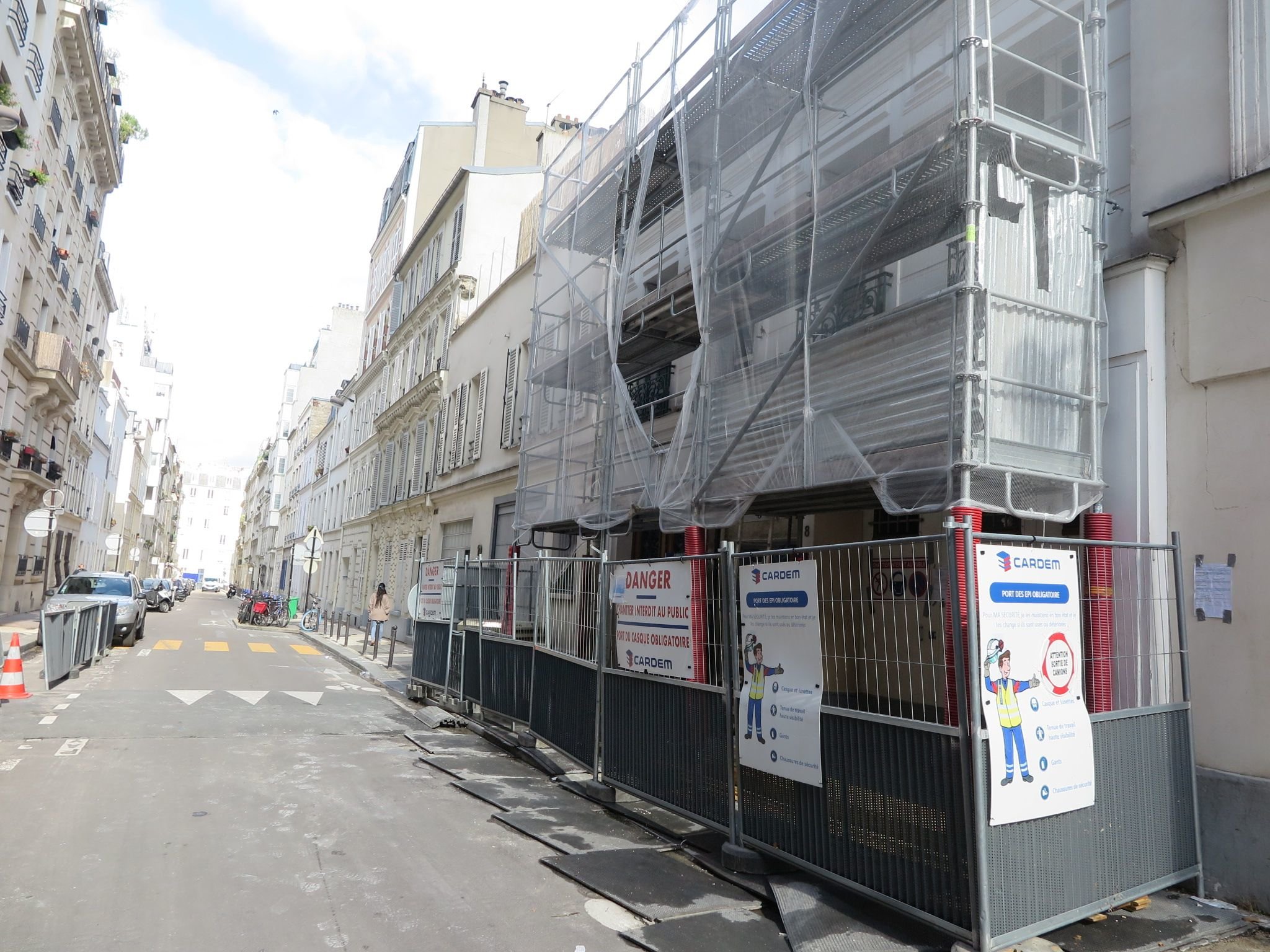 Les maisons faubouriennes parisiennes offrent aux riverains des respirations entre tous les immeubles grâce à leur hauteur limitée. DR