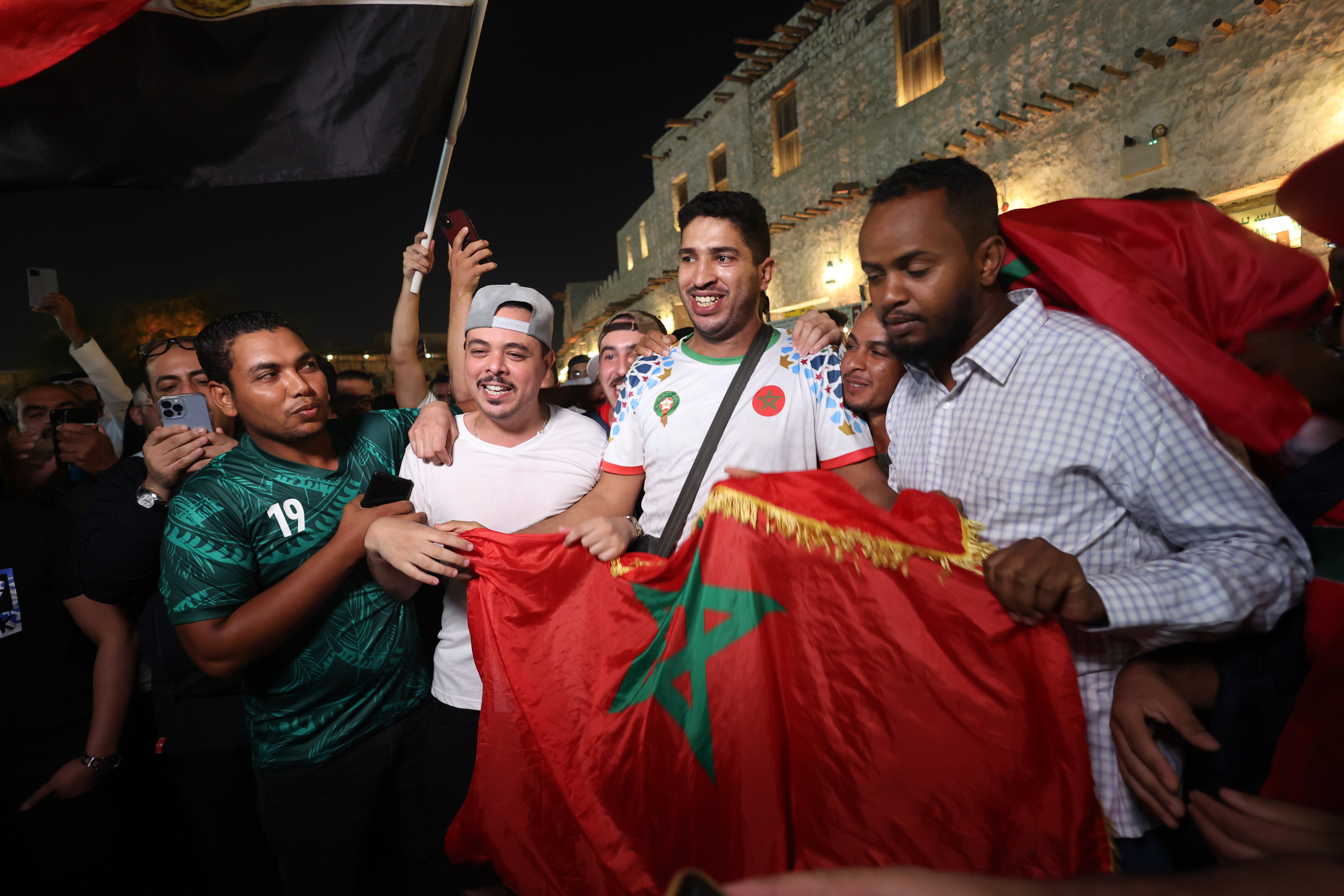 Le Maroc, Petit Poucet de la compétition, fédère désormais les supporters du monde entier, y compris les Qataris. LP/Arnaud Journois