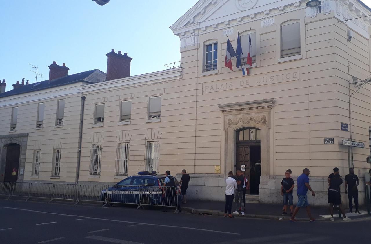 <b></b> Fontainebleau, juillet dernier. Dix personnes ont comparu durant trois jours au tribunal de Fontainebleau dans une affaire de stupéfiants.