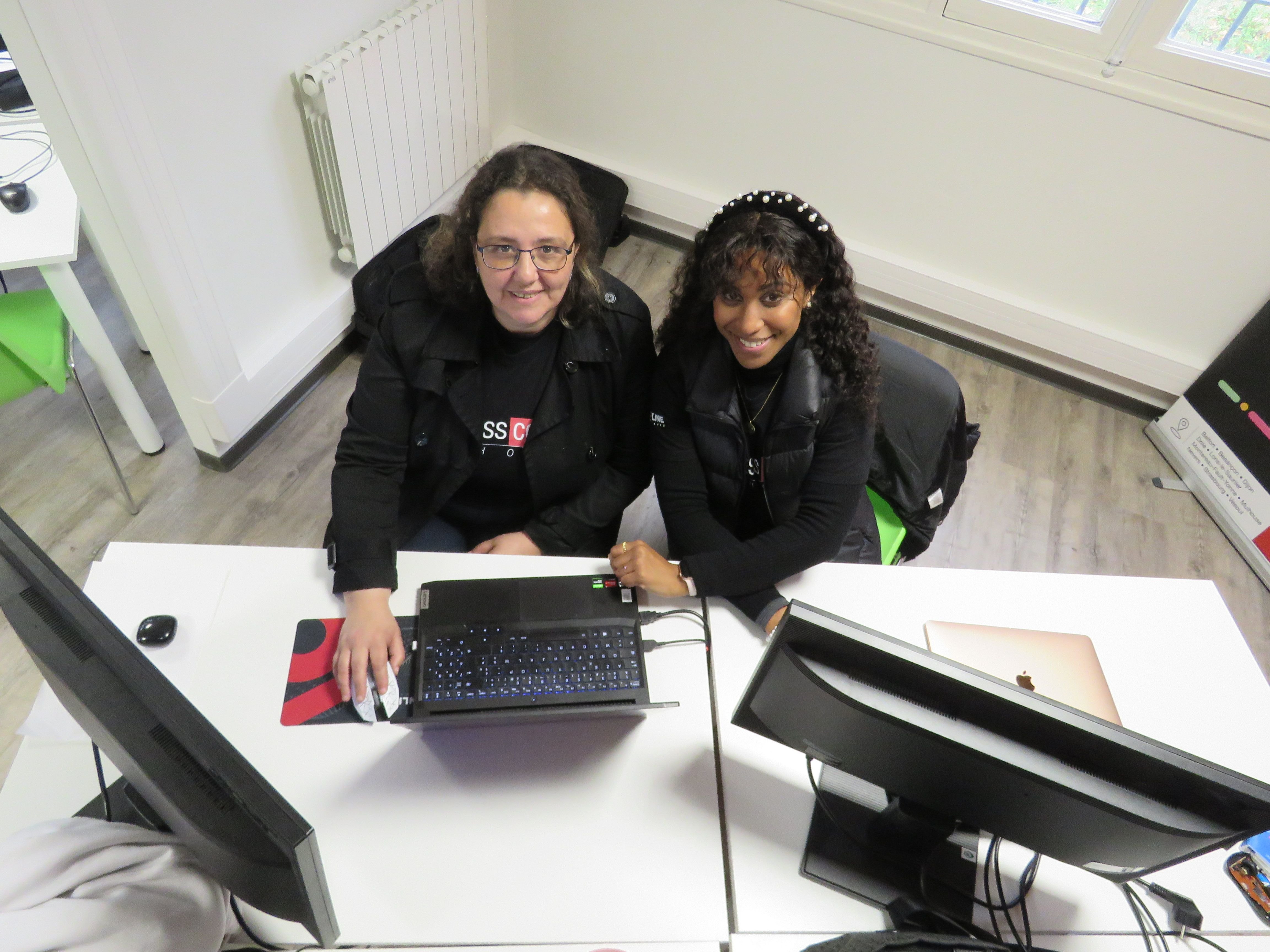 Meaux (Seine-et-Marne), lundi 21 novembre 2022. Nawel, 45 ans, et Prisca, 31 ans, sont deux des quatorze stagiaires de l'Access Code School à la Cité du numérique. LP/Sébastien Roselé