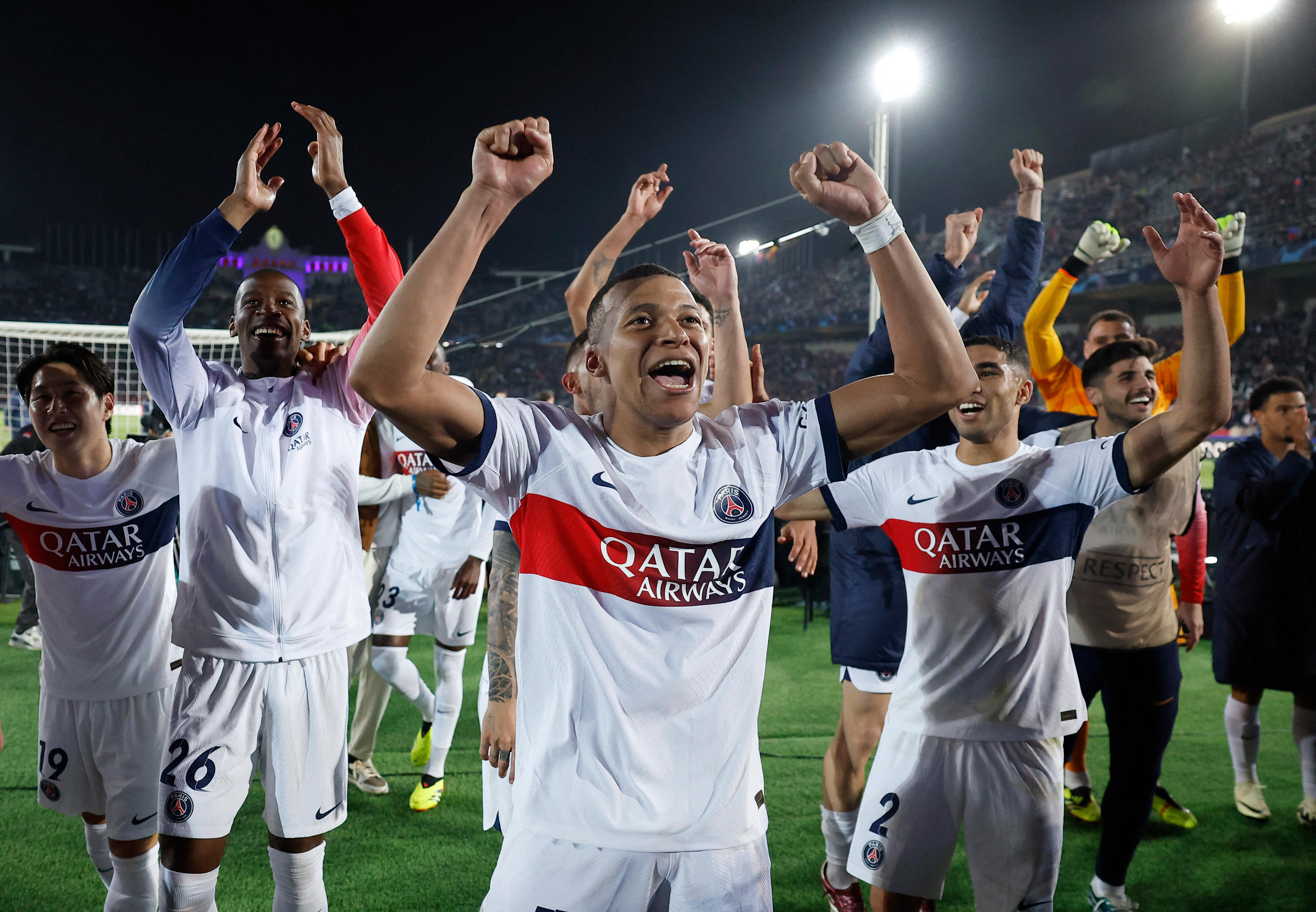 Kylian Mbappé peut jubiler et célébrer avec ses coéquipiers l'immense exploit. Ils sont en demi-finale de Ligue des champions. Reuters/Juan Medina