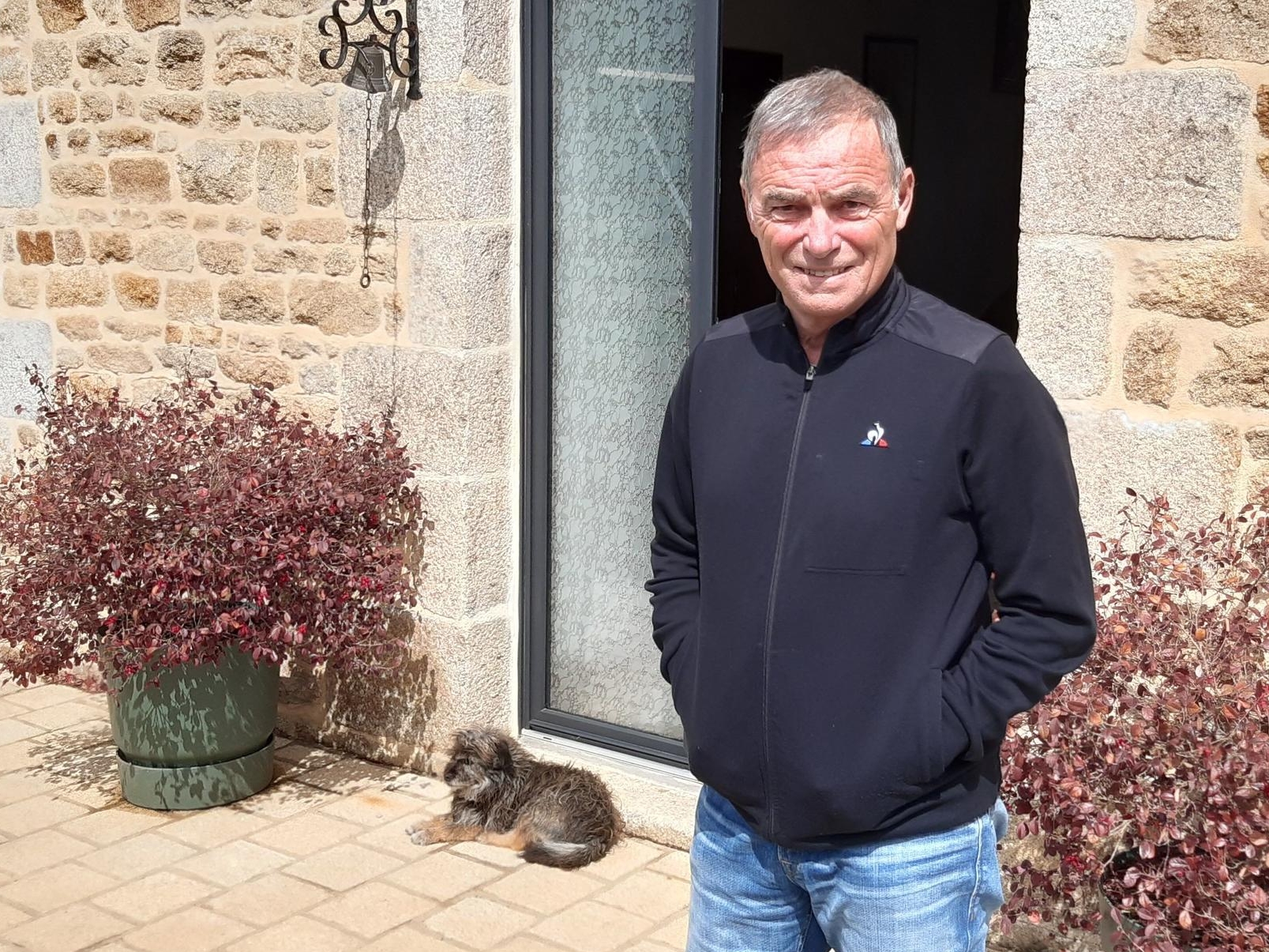 Bernard Hinault, ici à son domicile breton de Callorguen (Côtes-d'Armor), revient sur ses plus grands exploits lors du Tour de France. LP/Christophe Bérard