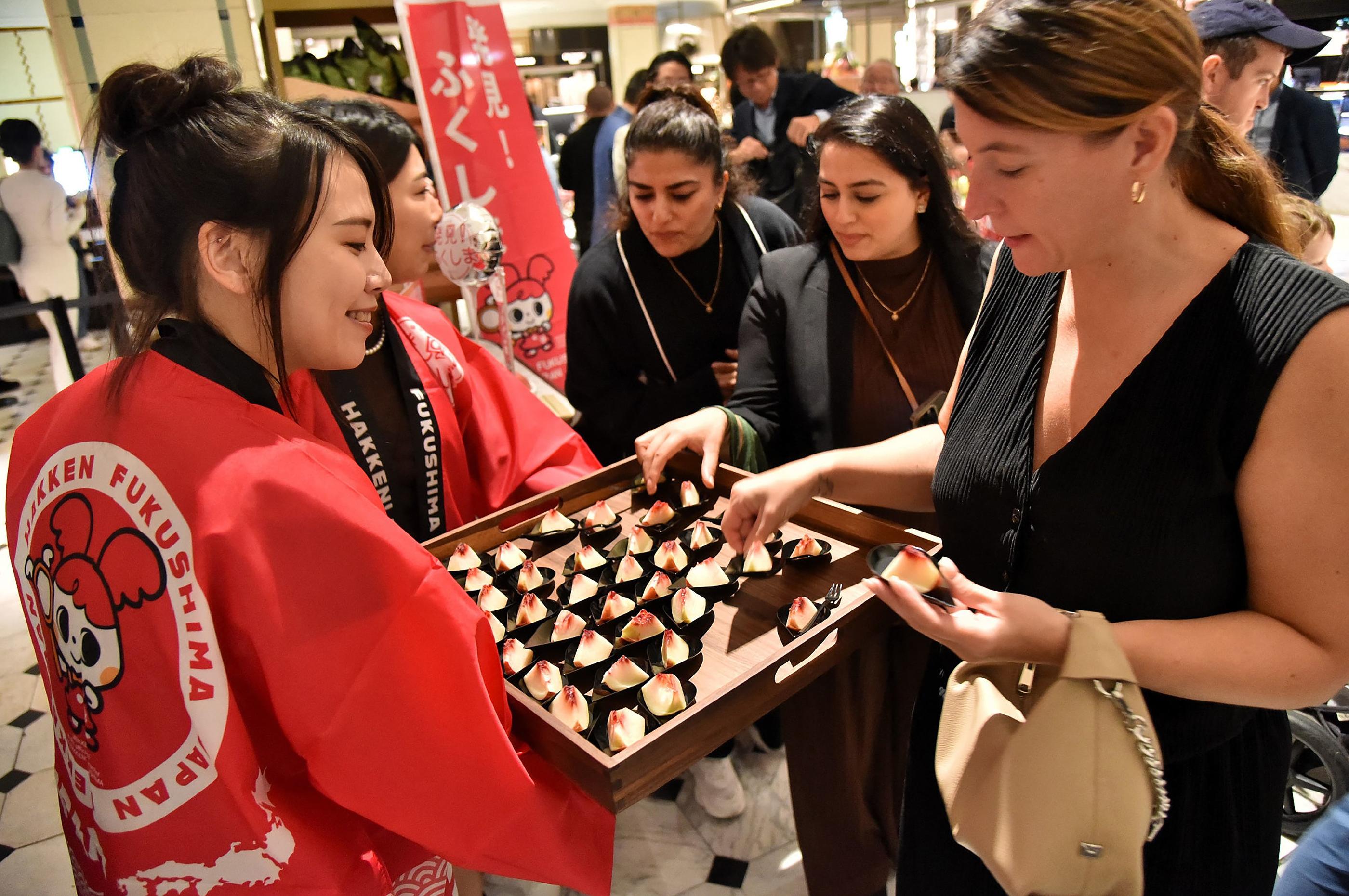 L'objectif principal est de dissiper les craintes des marchés étrangers concernant les produits de Fukushima. (AFP/ by JIJI Press)