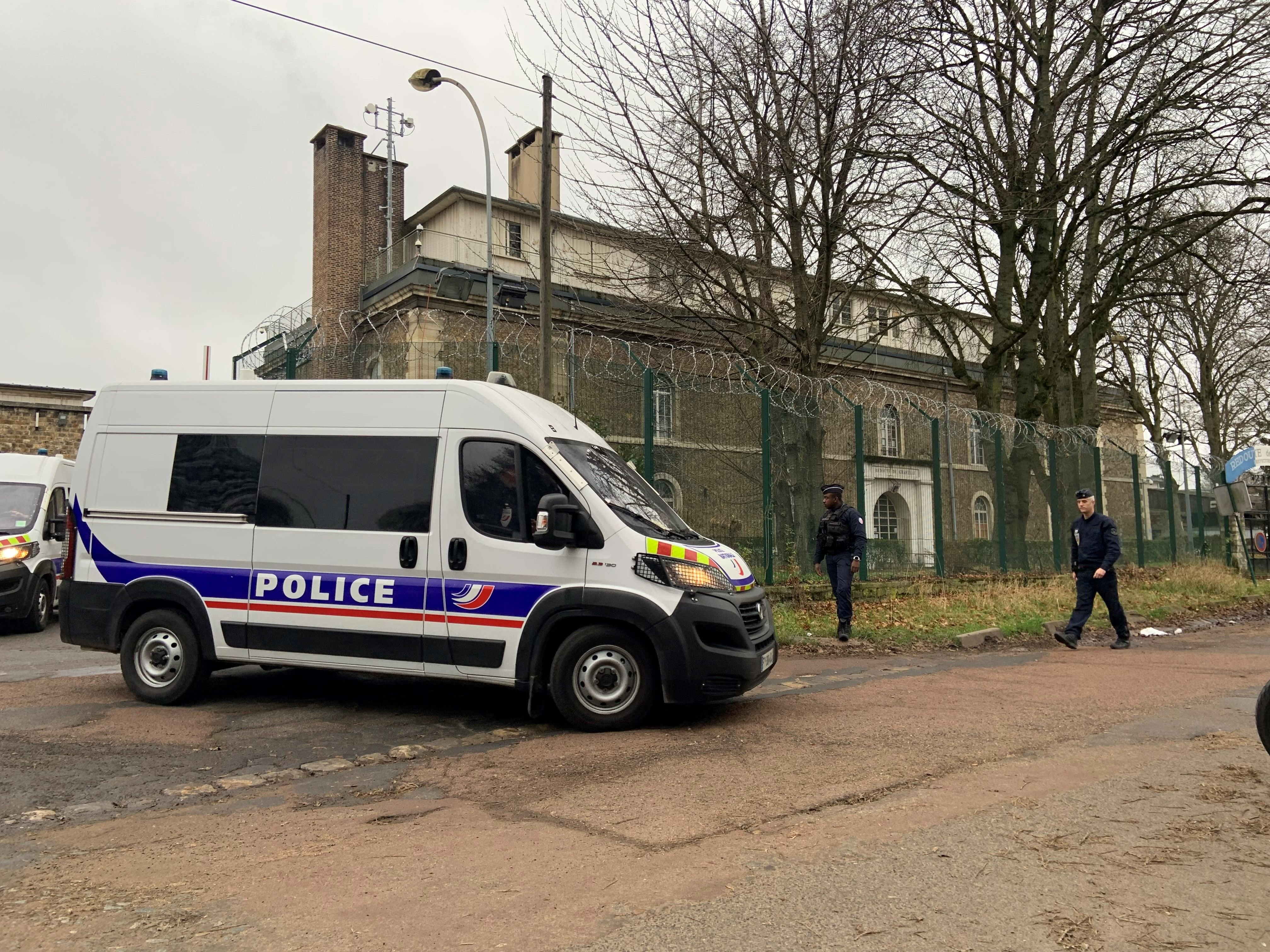 A Paris, le 26 décembre 2023. Une entrée du Centre de rétention administrative (CRA) de Vincennes, au lendemain de l'évasion de onze retenus. LP/Caroline Piquet