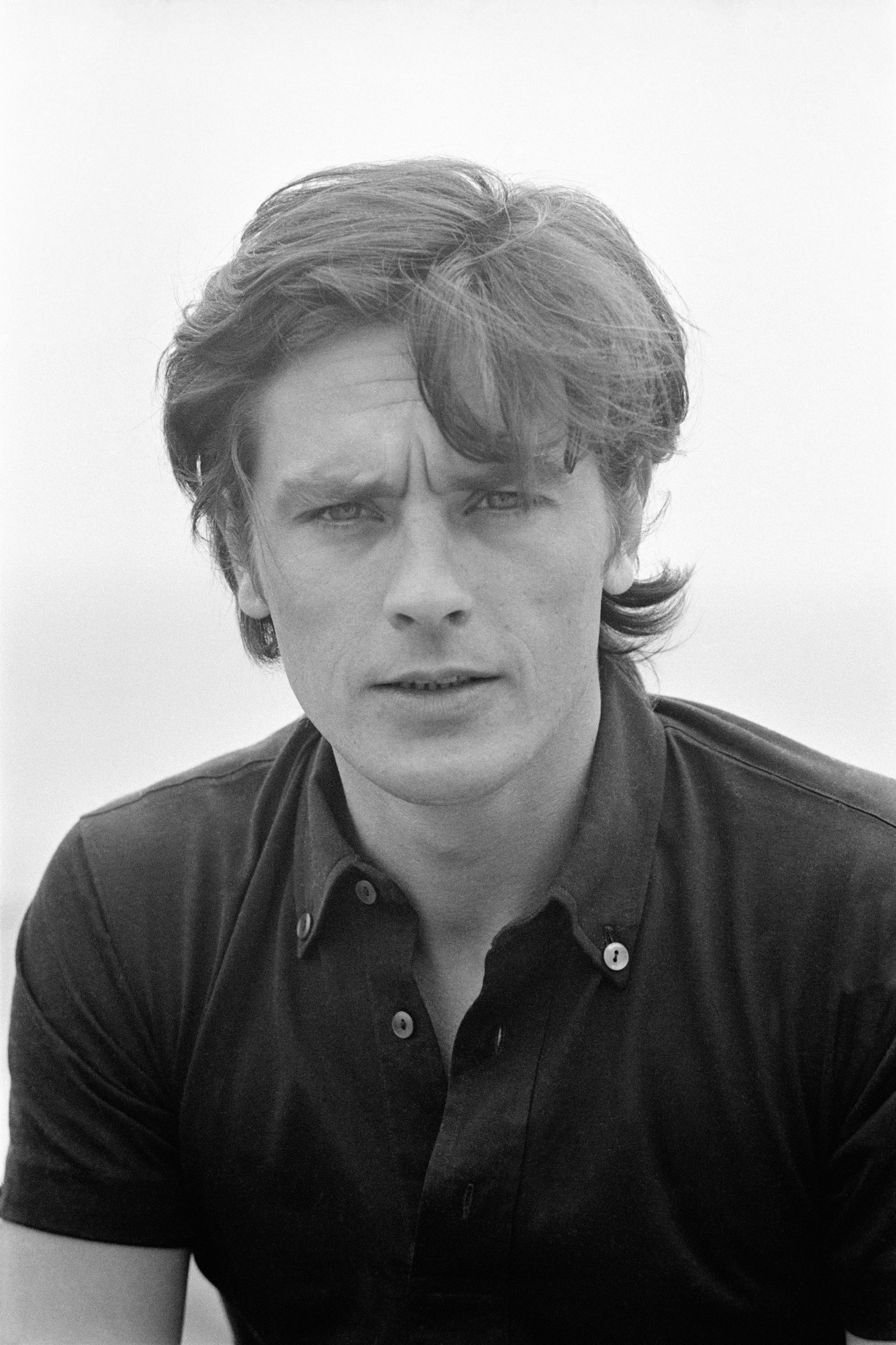 Alain Delon à Saint-Tropez (Var) en juin 1966. «La beauté, c’est un problème si on est beau et con, ce qui n’est pas mon cas…» lâchera Delon au JT de La Cinq en 1990. Gamma-Rapho