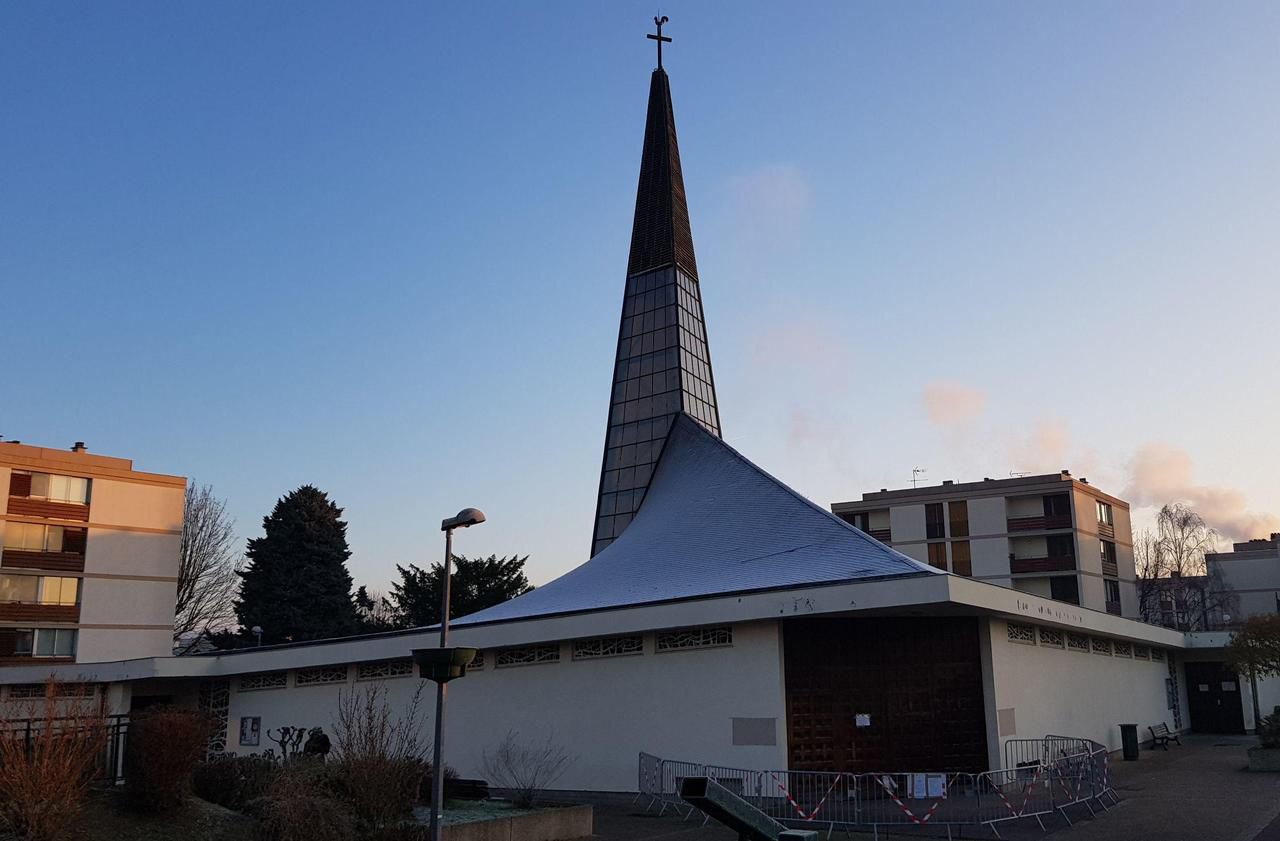 <b></b> Franconville, mercredi. L’église Notre-Dame-des-Noues est fermée pour des raisons de sécurité depuis le 13 décembre dernier.