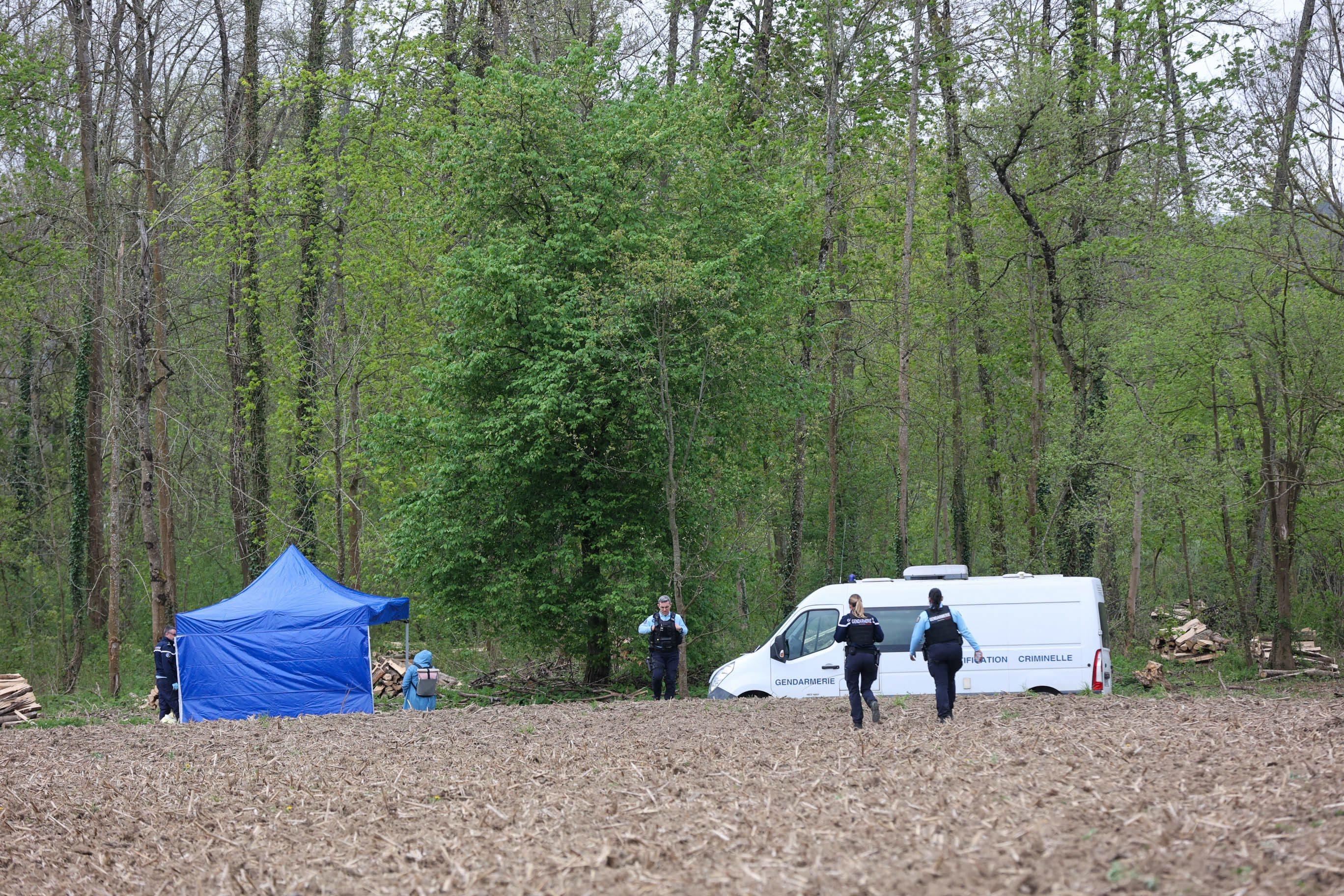 Corps enterré dans le Doubs : la piste du double meurtre se confirme - Le  Parisien