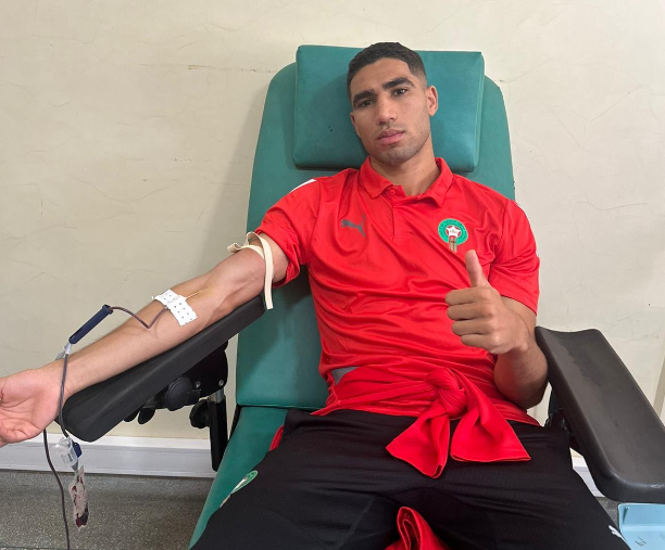 Samedi 9 septembre, Achraf Hakimi donne son sang pour venir en aide aux blessés grave après le tremblement de terre qui a touché le Maroc.