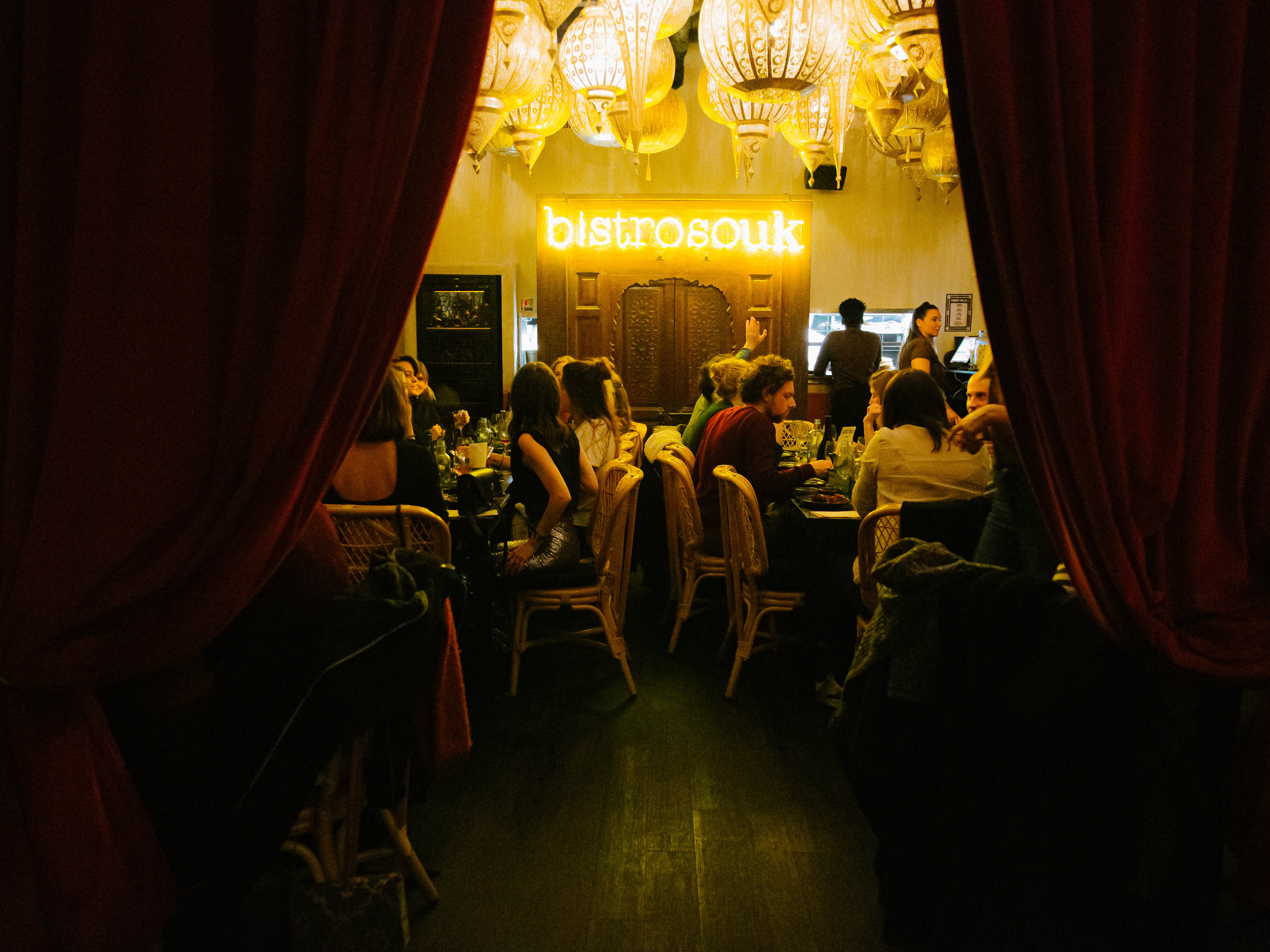 Le restaurant la Casbah, dans le XIe arrondissement de Paris, est le plus dépaysant de notre sélection. Le mercredi, c'est couscous party et piano bar. DR.