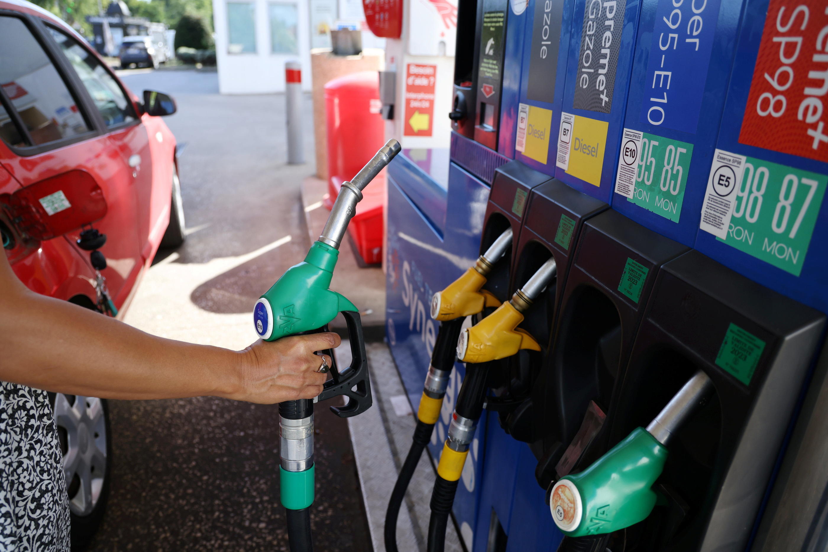 Les prix des carburants à la pompe, quoique toujours très élevés, sont clairement orientés à la baisse depuis trois semaines. (Illustration) LP/Jean-Baptiste Quentin