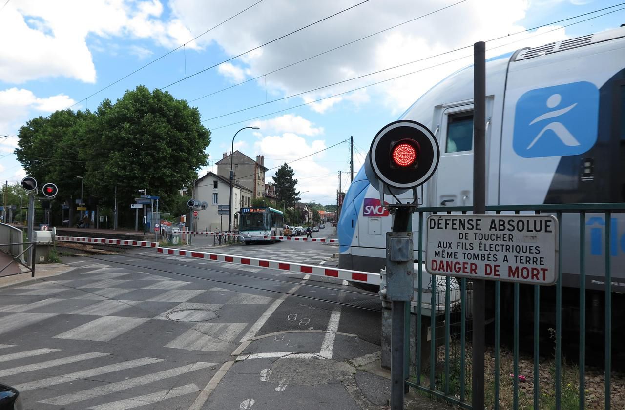 La suppression du passage à niveau entre Deuil-la-Barre et Montmagny, considéré comme le plus dangereux de France, est dans les cartons depuis de nombreuses années. LP/Christophe Lefevre