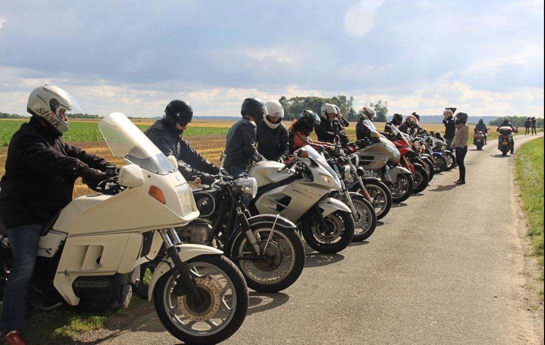 <b></b> Le VICAM (Veliocasses Indépendants Club Authentique de Motocyclette) organise une fête autour de la moto et du Vexin ()