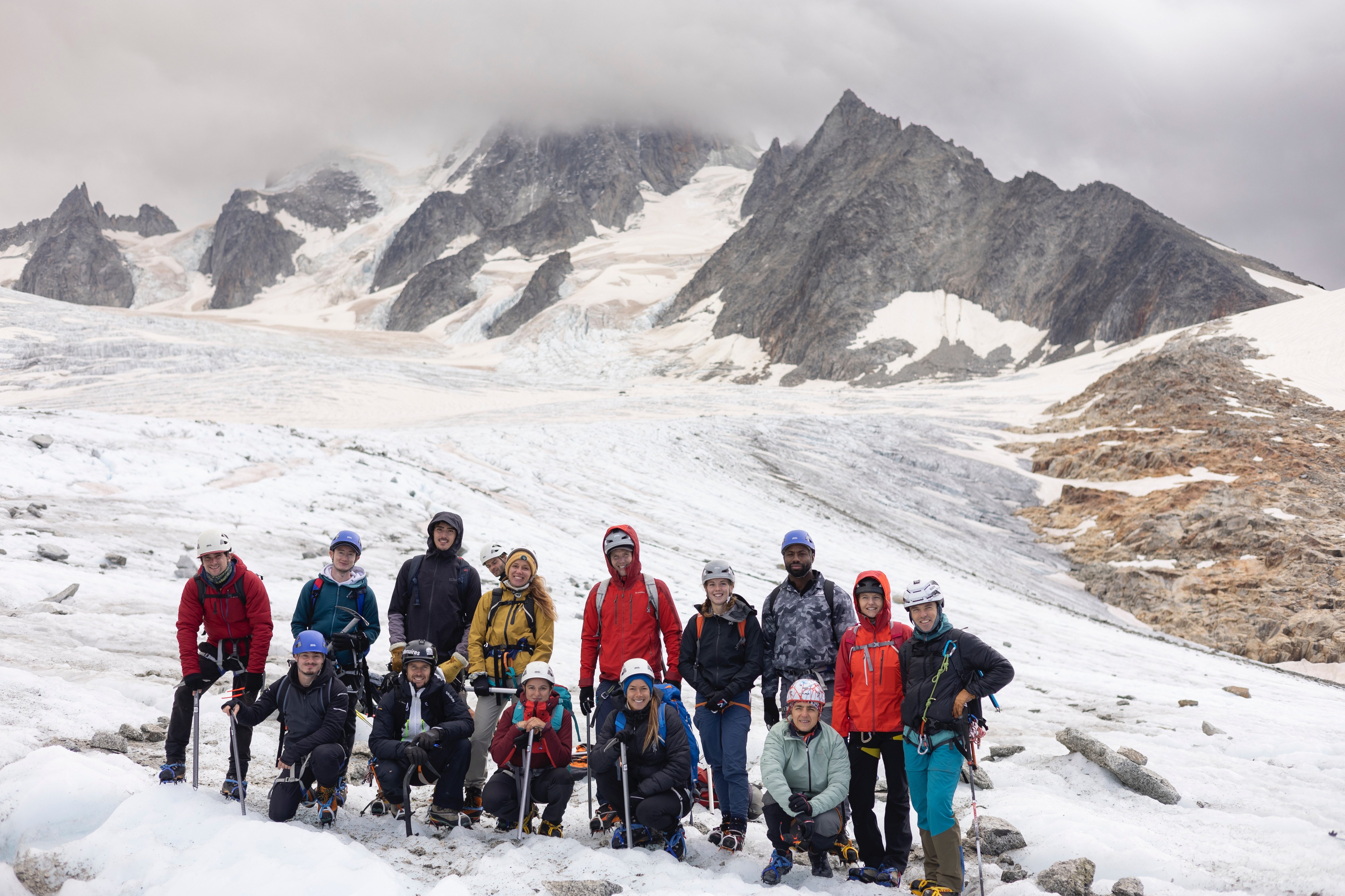 Les athlètes se sont rendus sur sur le glacier du Tour, dans le massif du Mont Blanc, afin de constater les effets du réchauffement climatique. Dom Daher